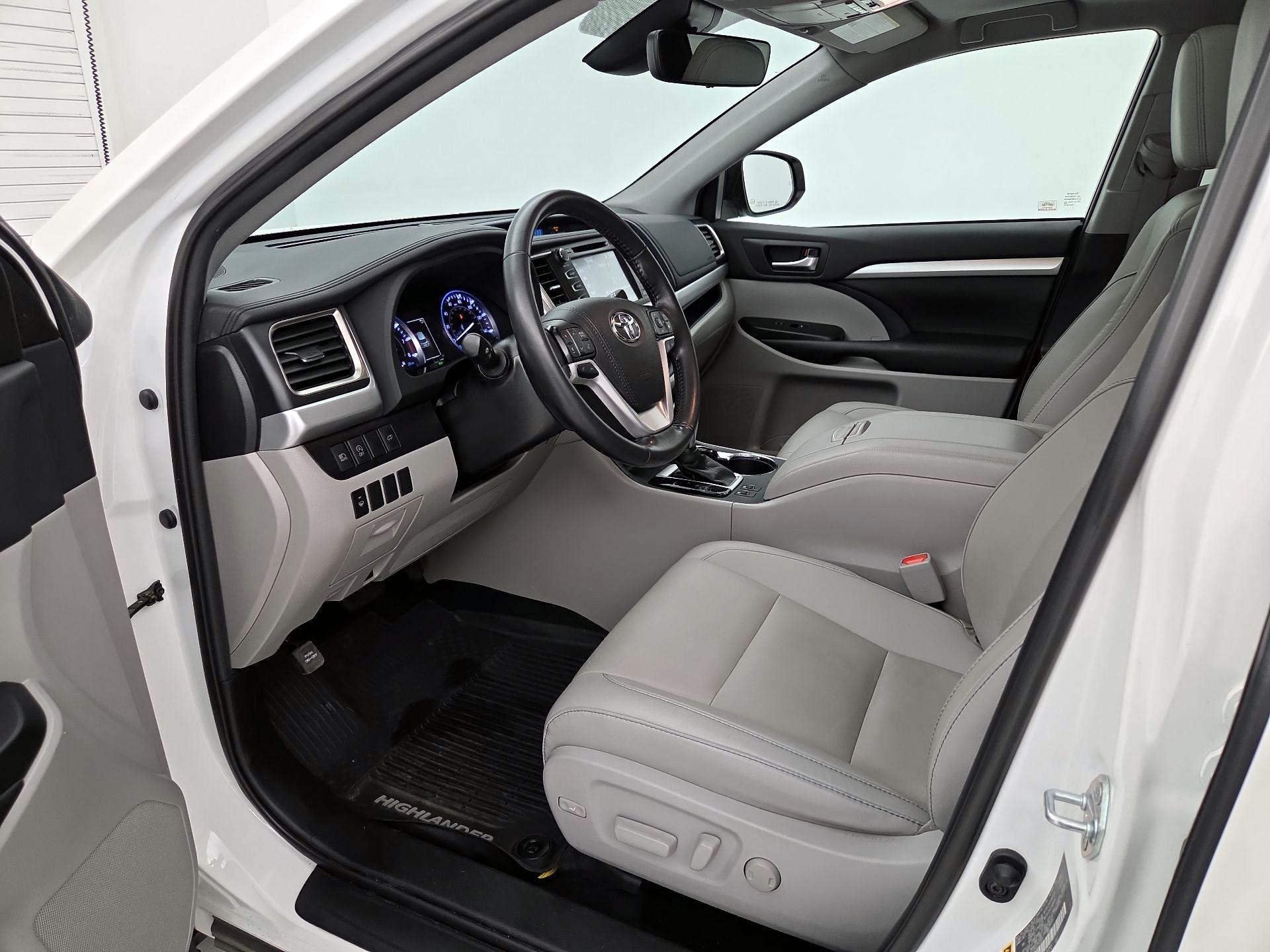 Thumbnail: 2019 Toyota Highlander - 11