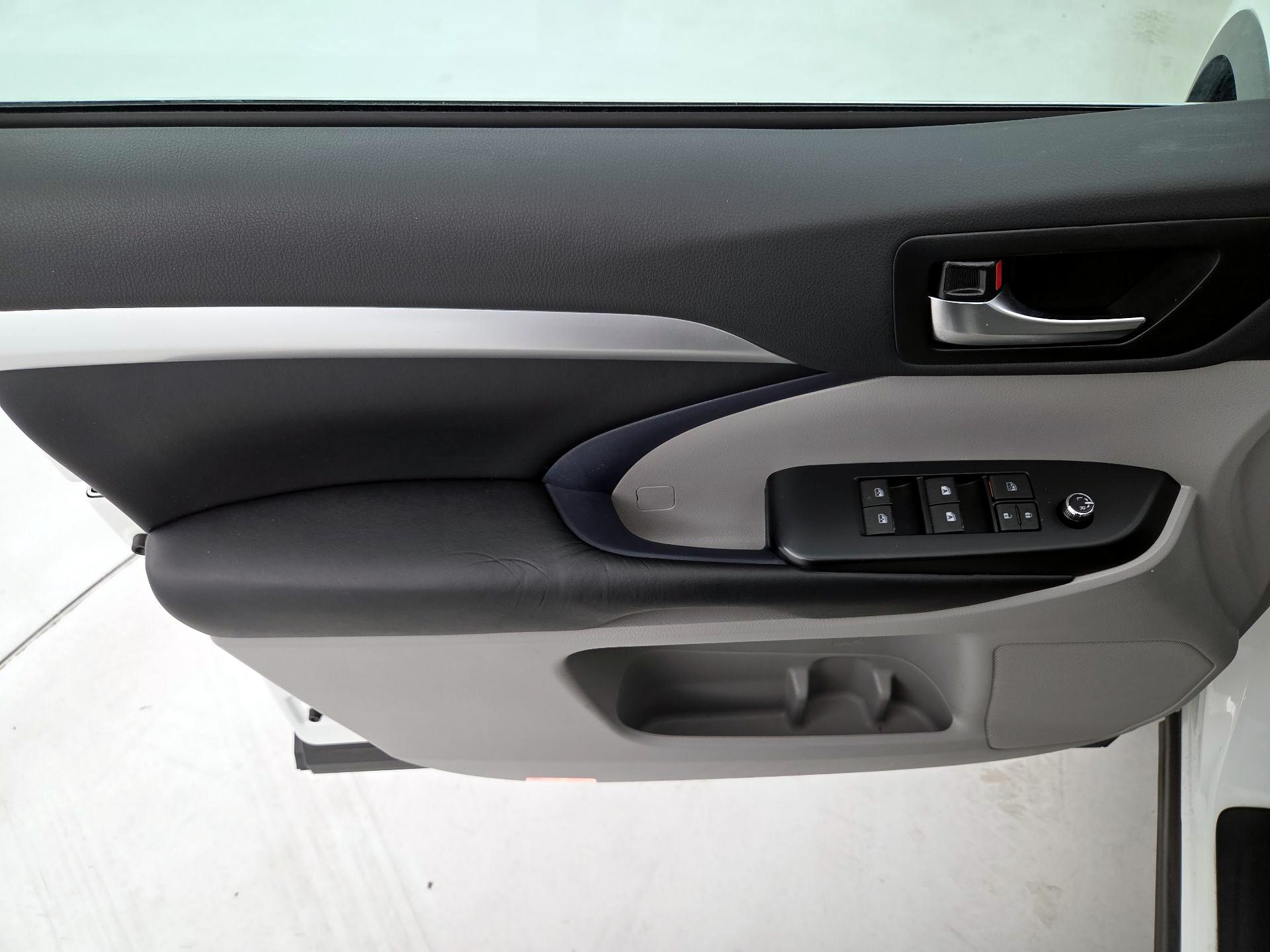 Thumbnail: 2019 Toyota Highlander - 12