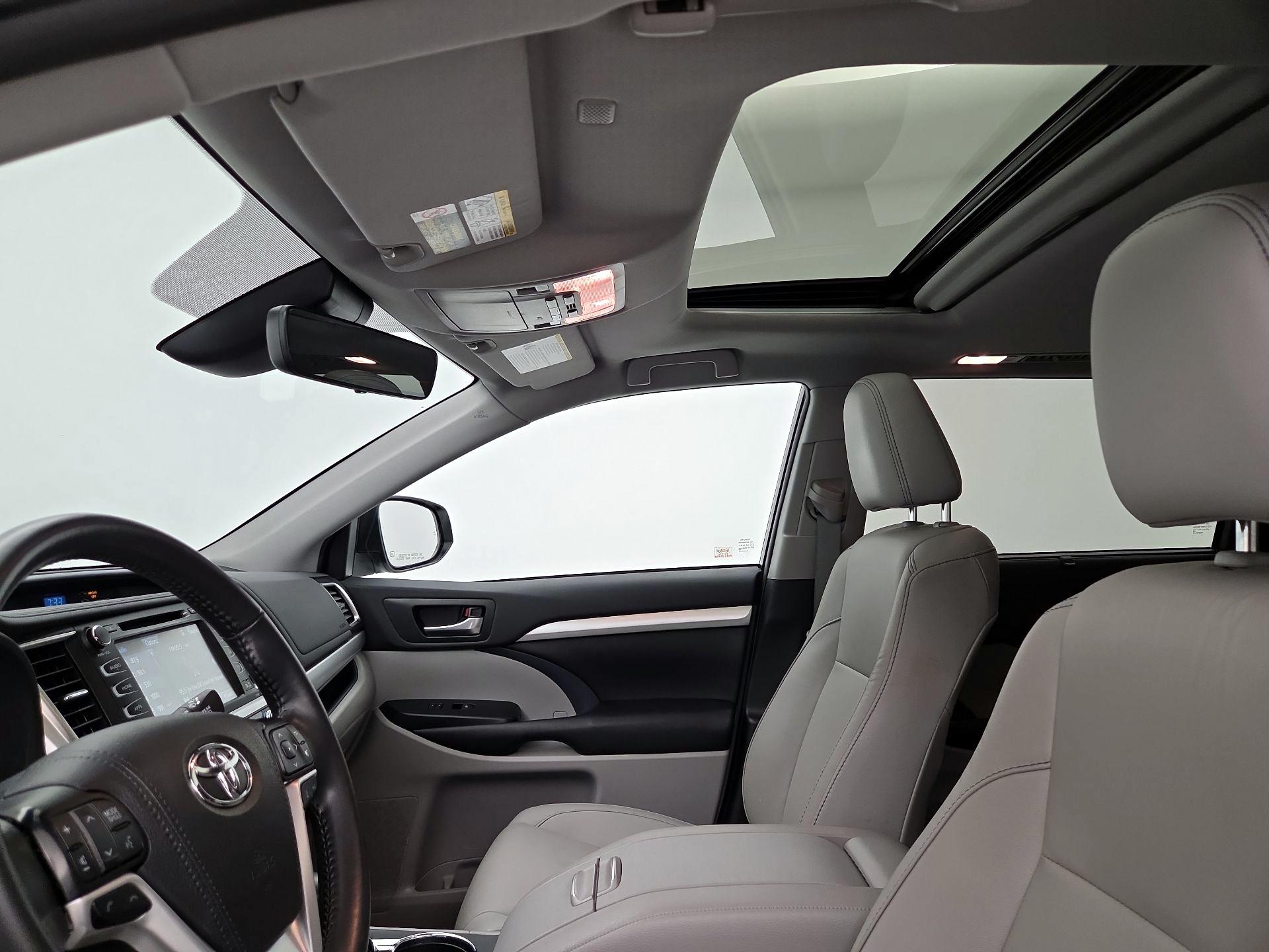 Thumbnail: 2019 Toyota Highlander - 19