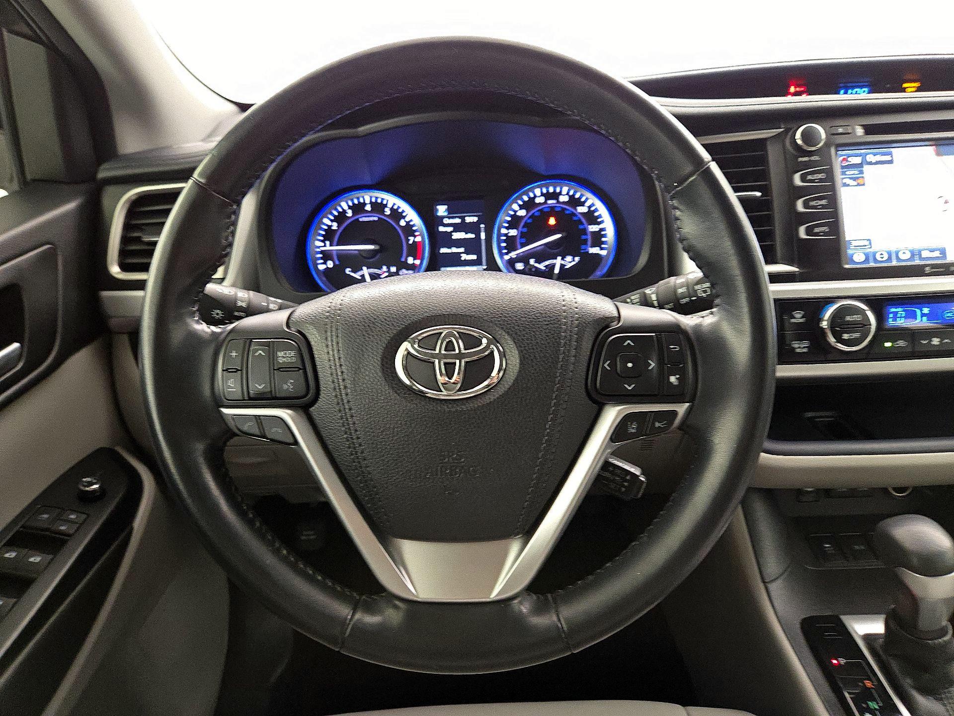 Thumbnail: 2017 Toyota Highlander - 10