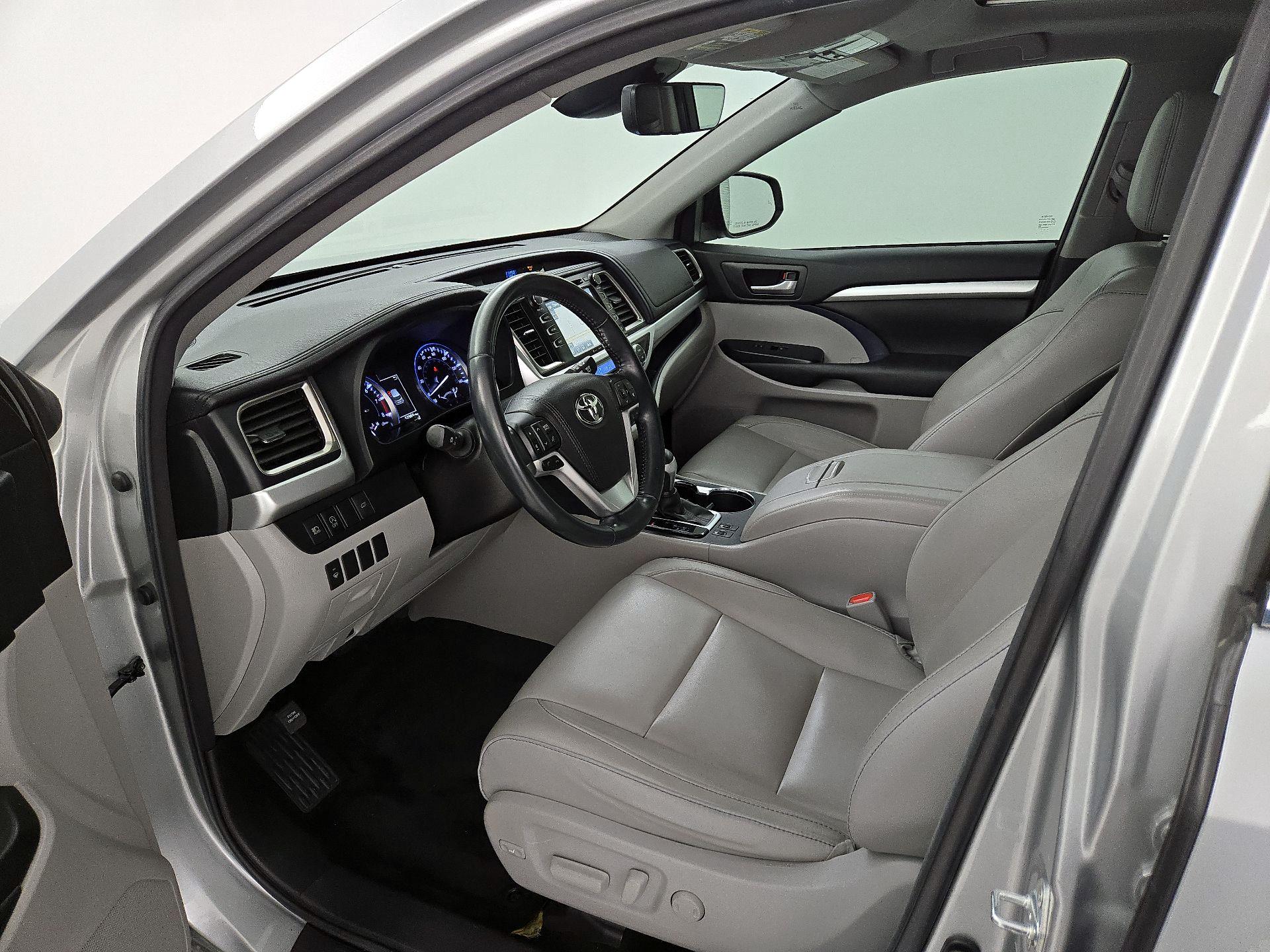 Thumbnail: 2017 Toyota Highlander - 11