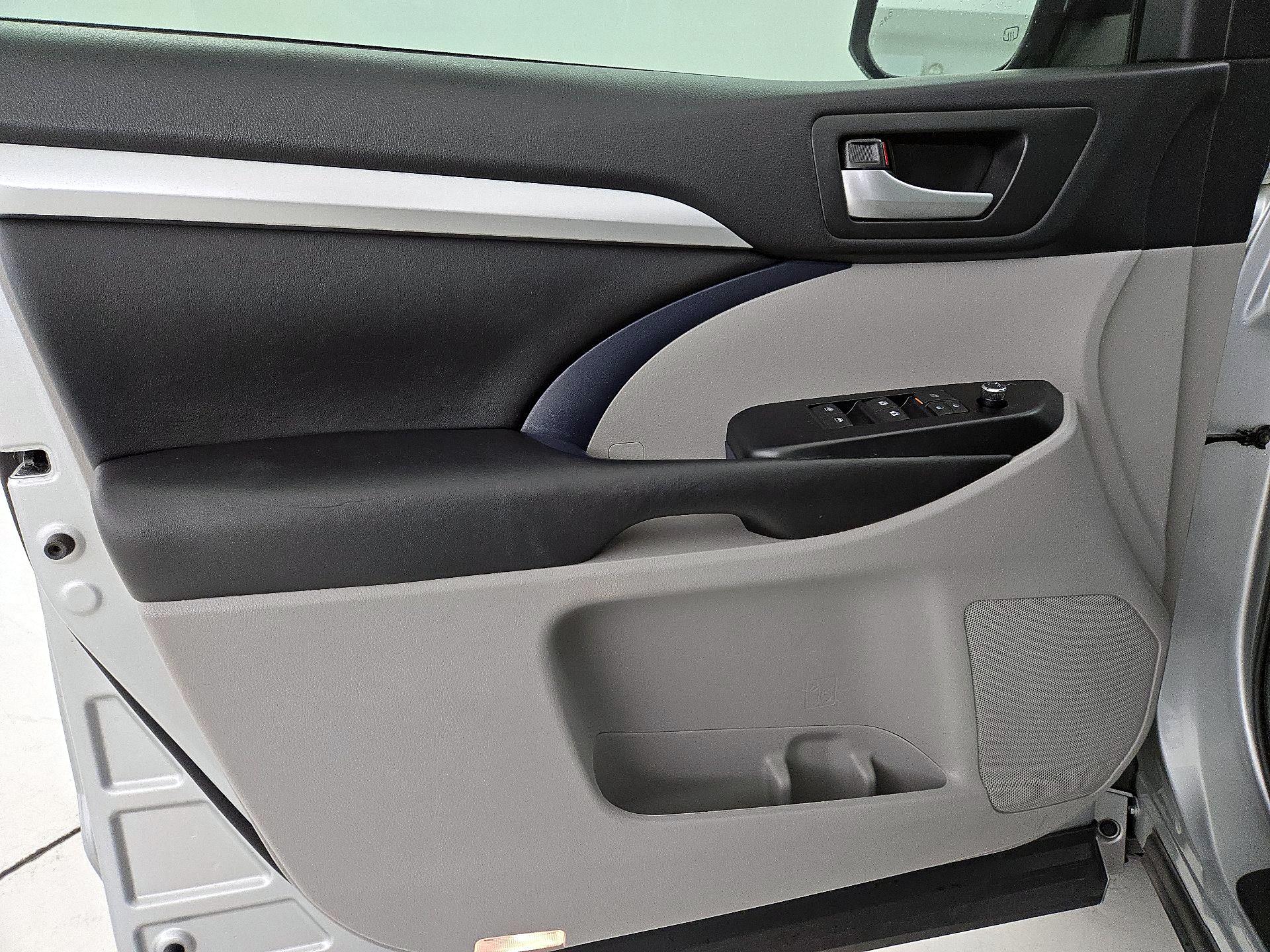 Thumbnail: 2017 Toyota Highlander - 12