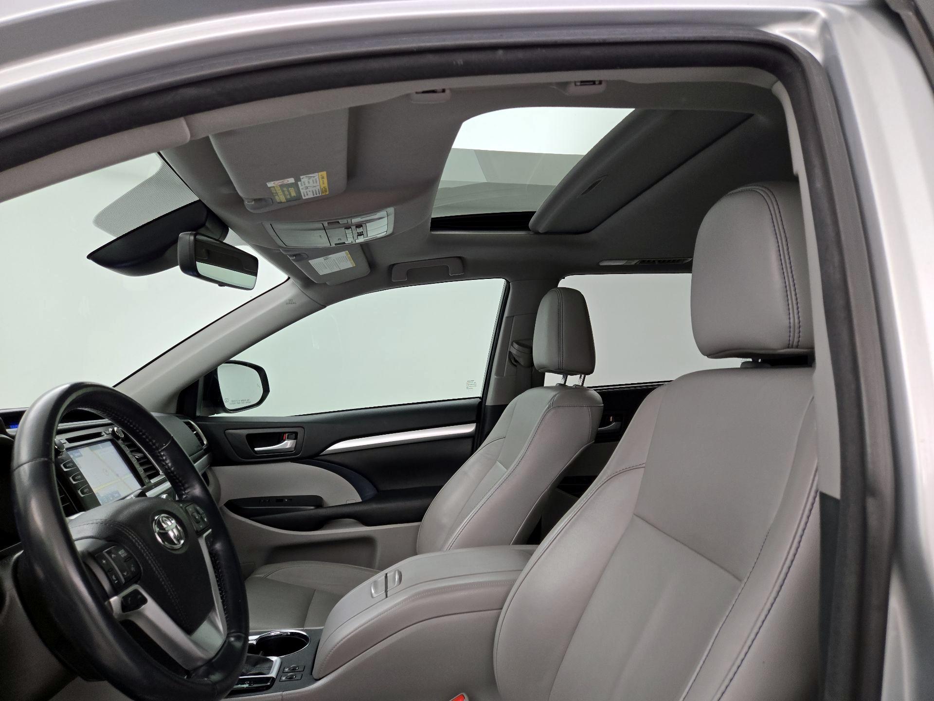 Thumbnail: 2017 Toyota Highlander - 20