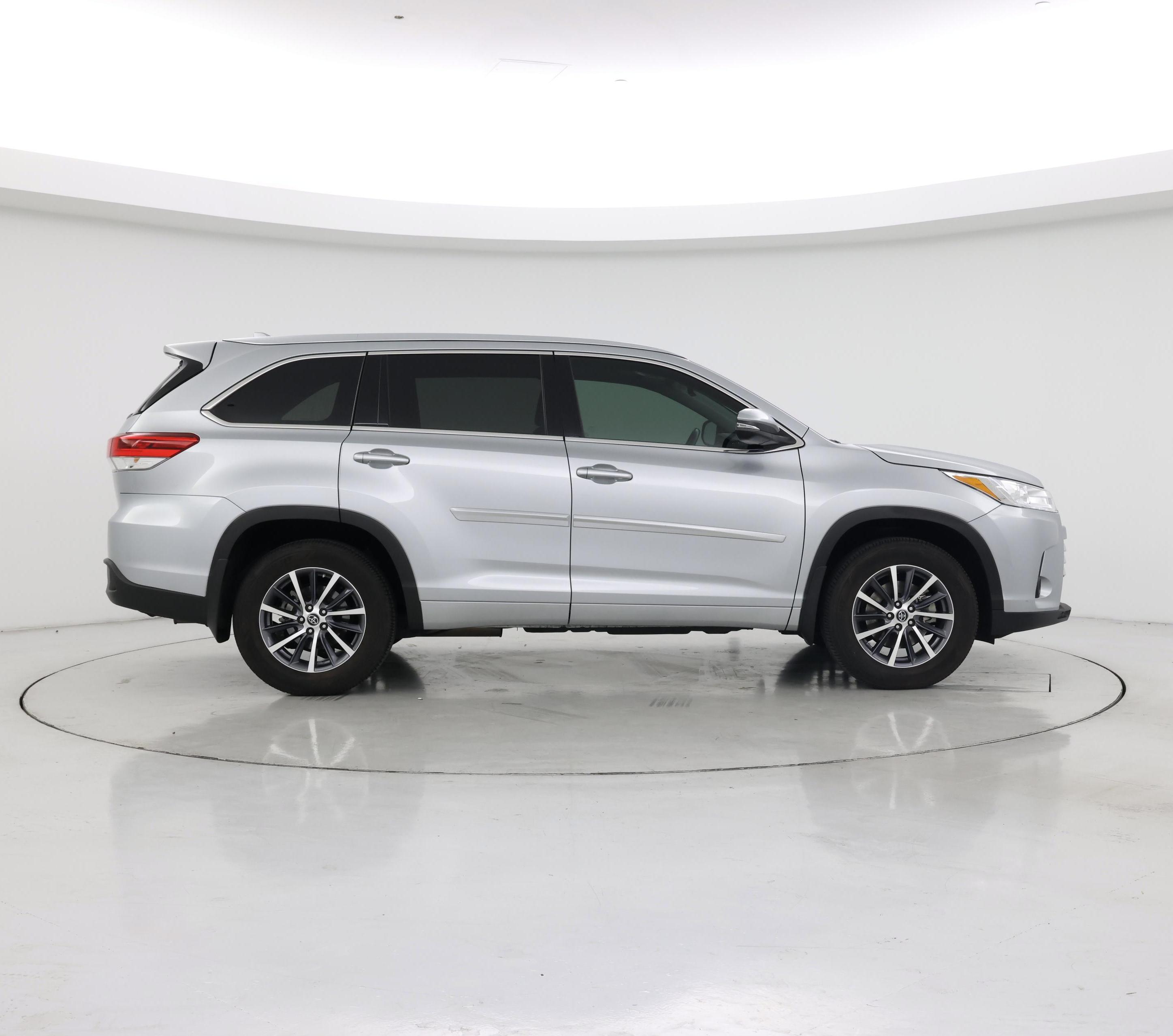 Thumbnail: 2017 Toyota Highlander - 7