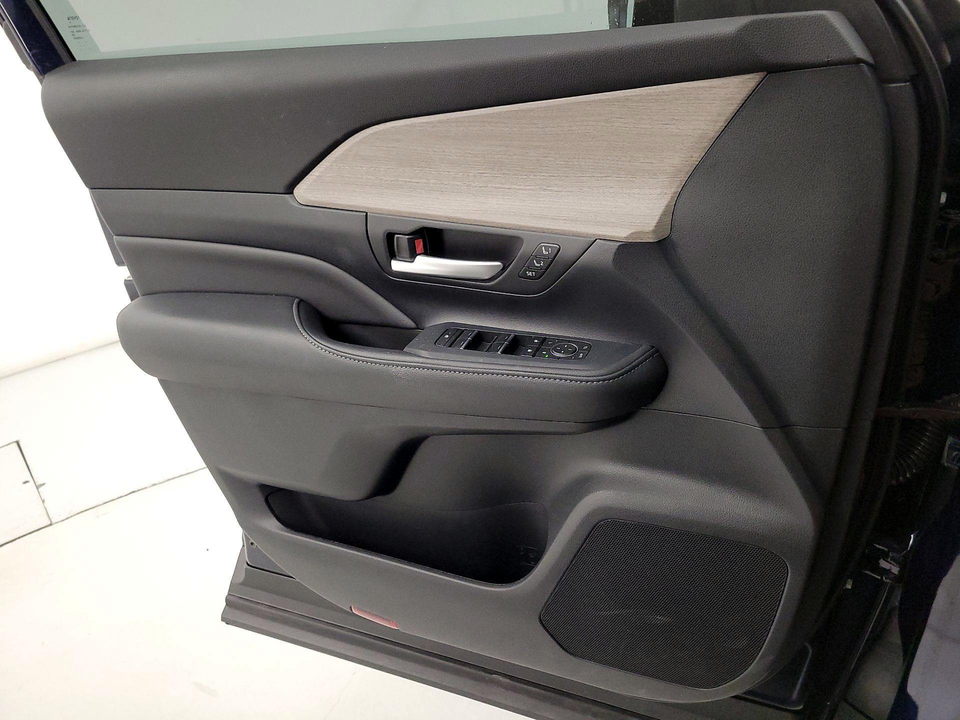 Thumbnail: 2025 Toyota Grand Highlander - 12