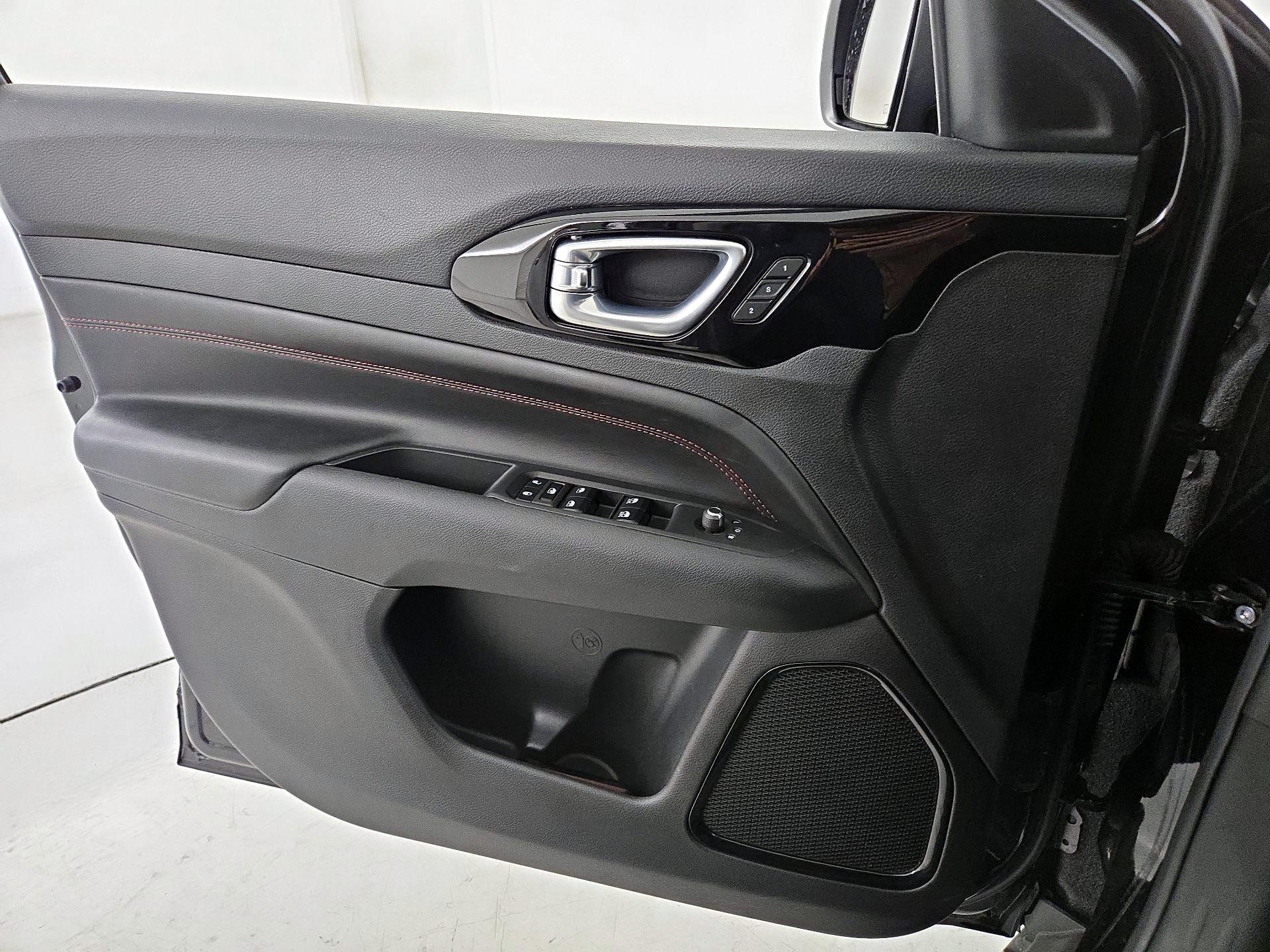 Thumbnail: 2022 Jeep Compass - 12