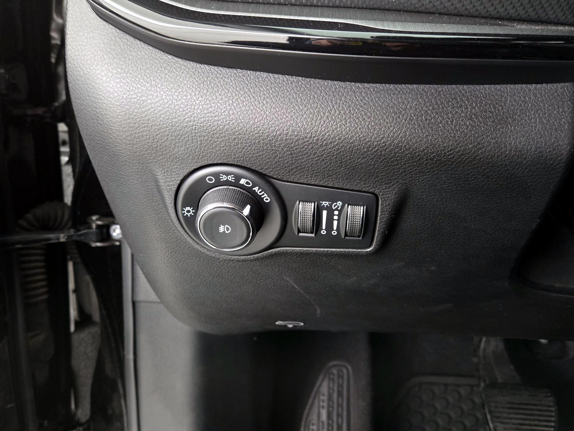 Thumbnail: 2022 Jeep Compass - 13