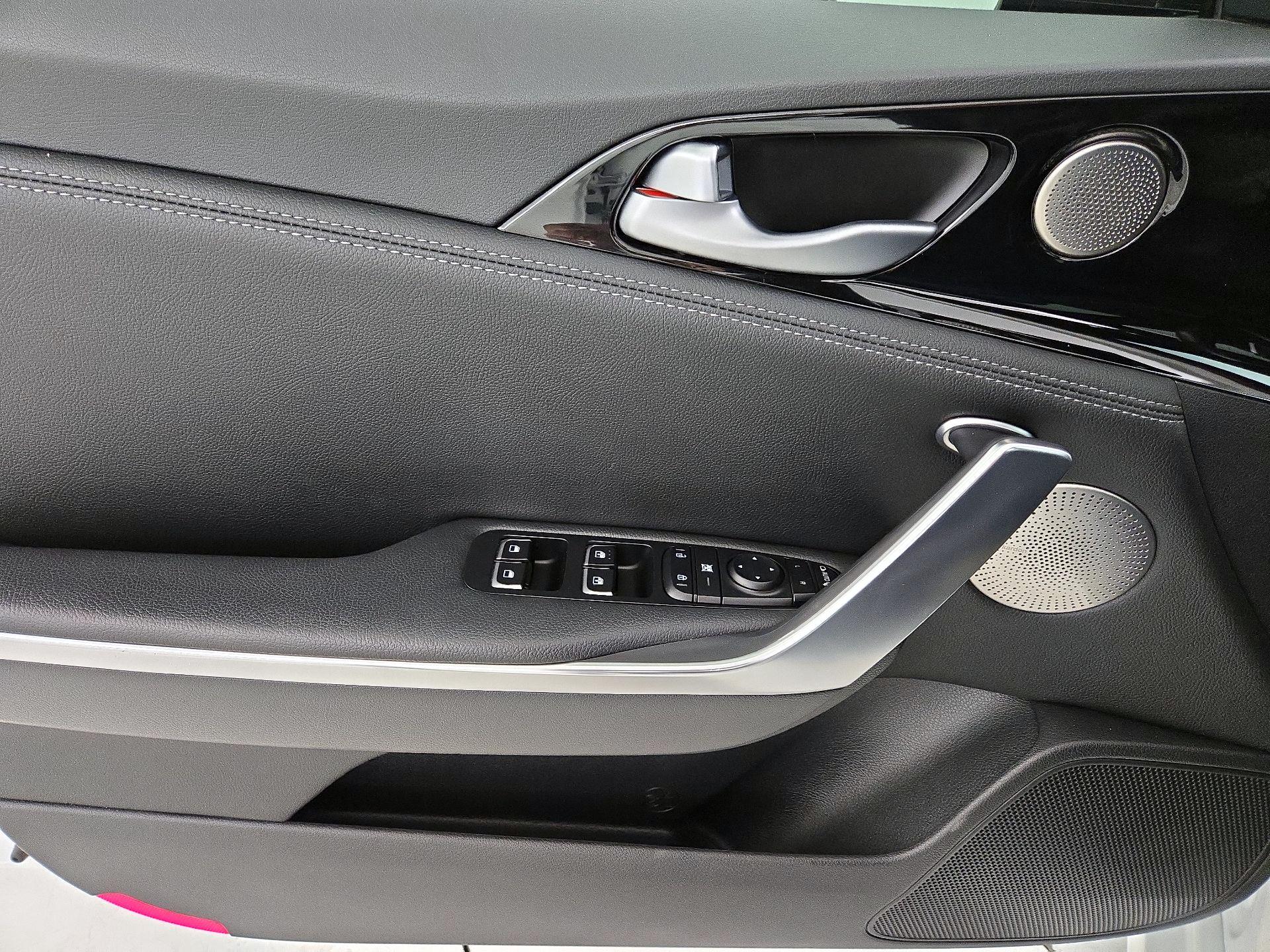 Thumbnail: 2022 Kia Stinger - 12