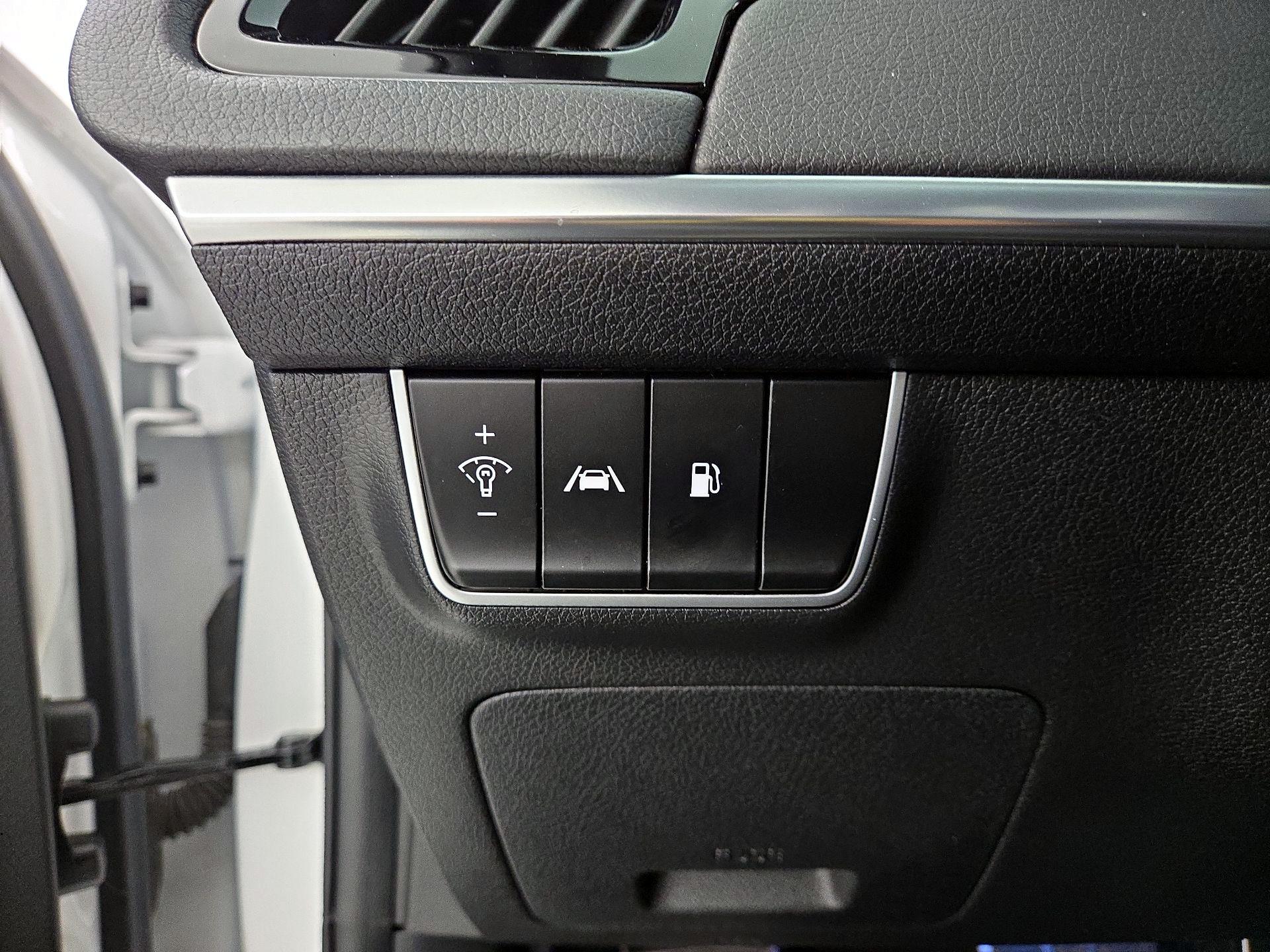 Thumbnail: 2022 Kia Stinger - 13