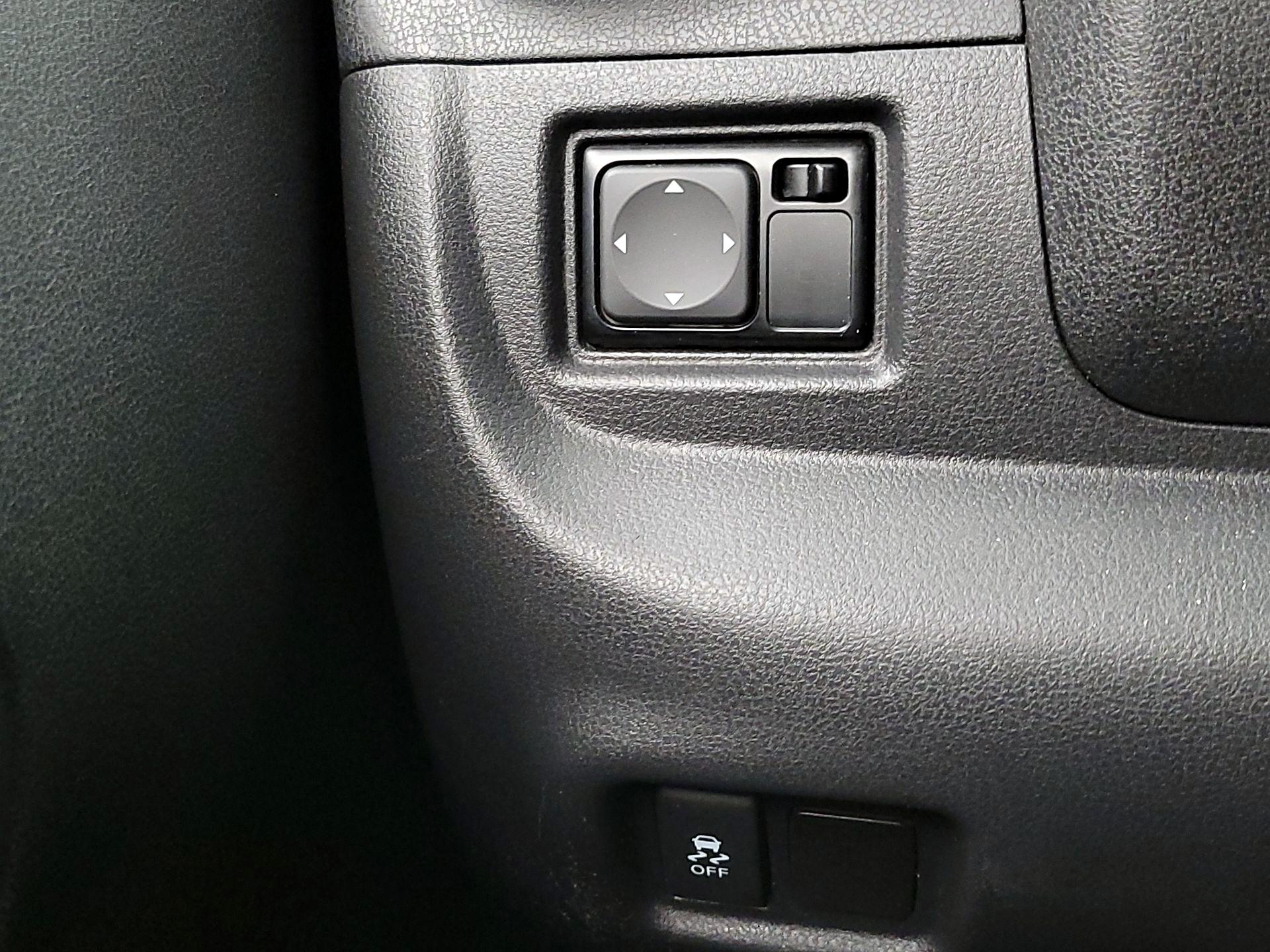 Thumbnail: 2015 Nissan Versa Note - 13