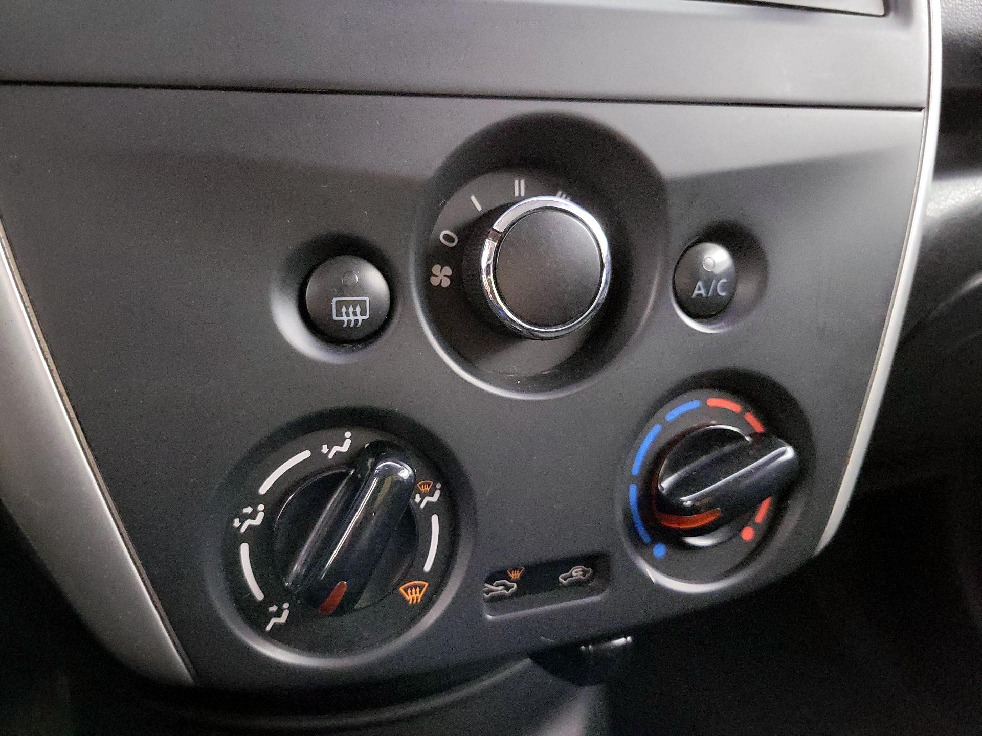 Thumbnail: 2015 Nissan Versa Note - 15