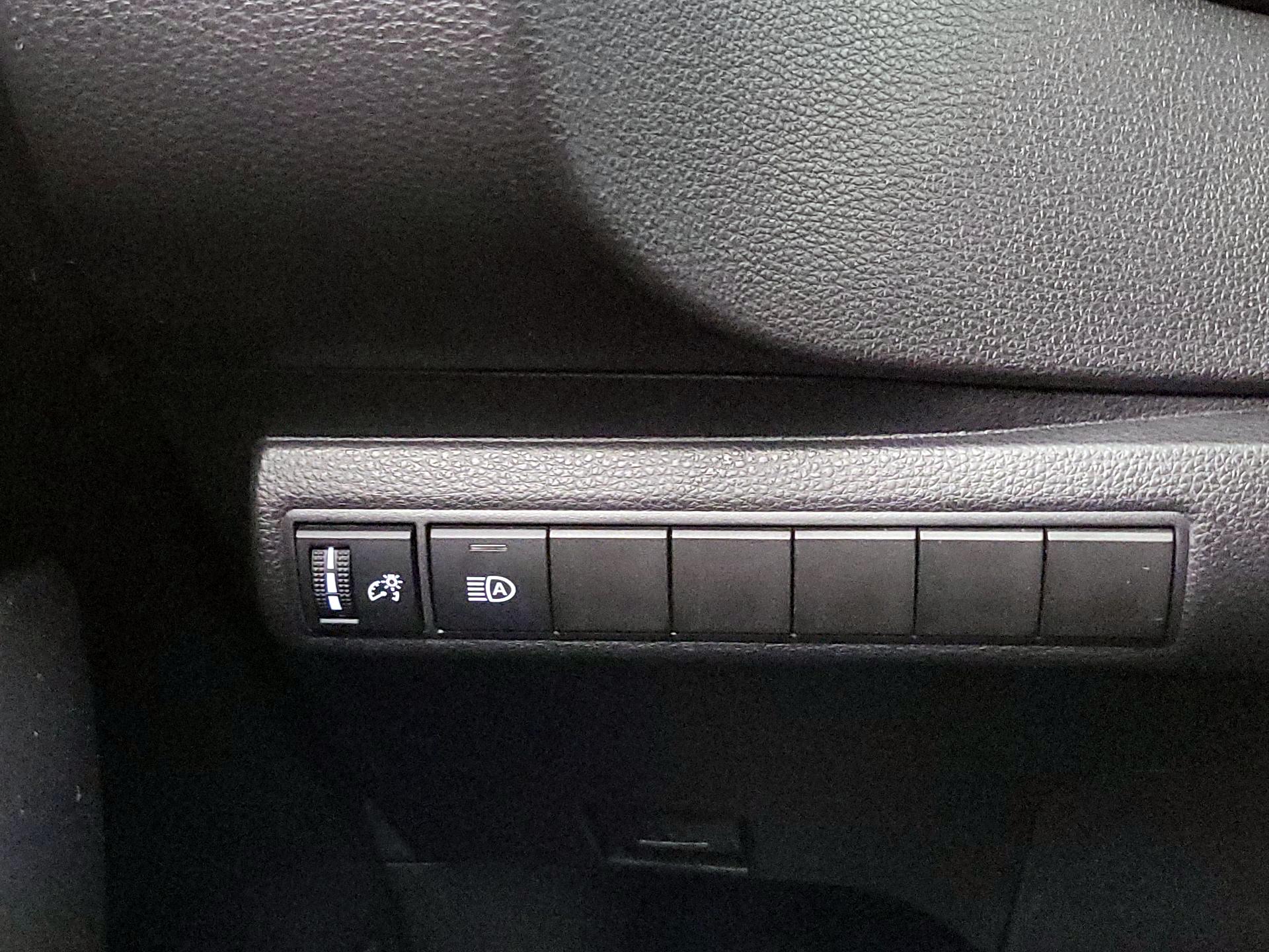 Thumbnail: 2025 Toyota Corolla - 13