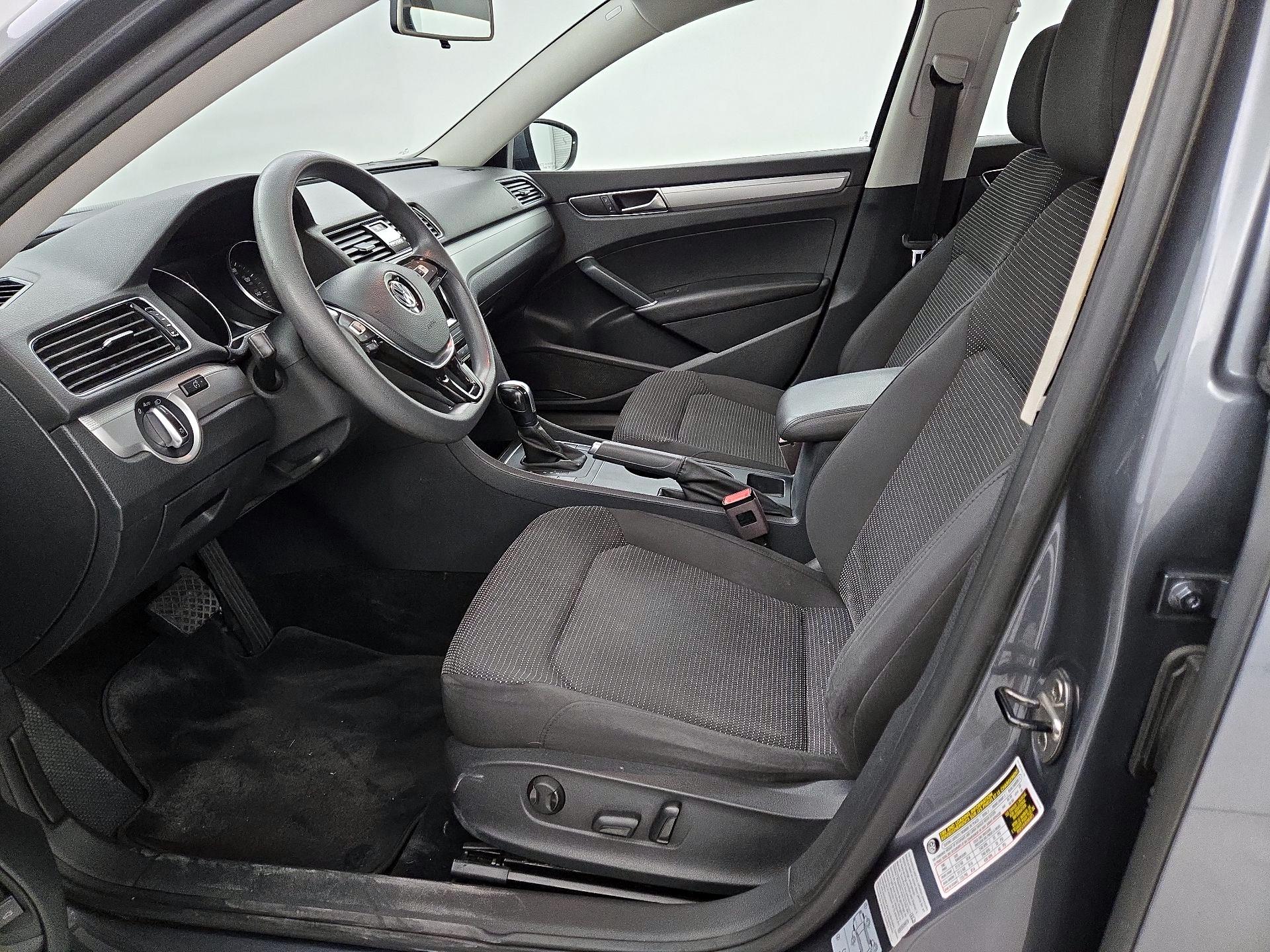 Thumbnail: 2018 Volkswagen Passat - 11