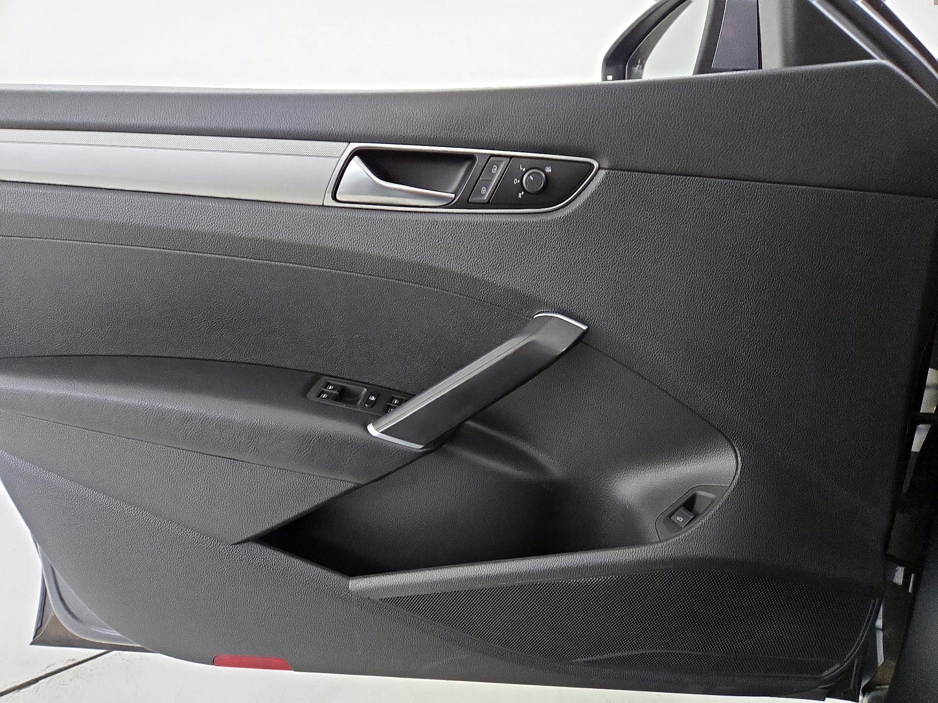 Thumbnail: 2018 Volkswagen Passat - 12