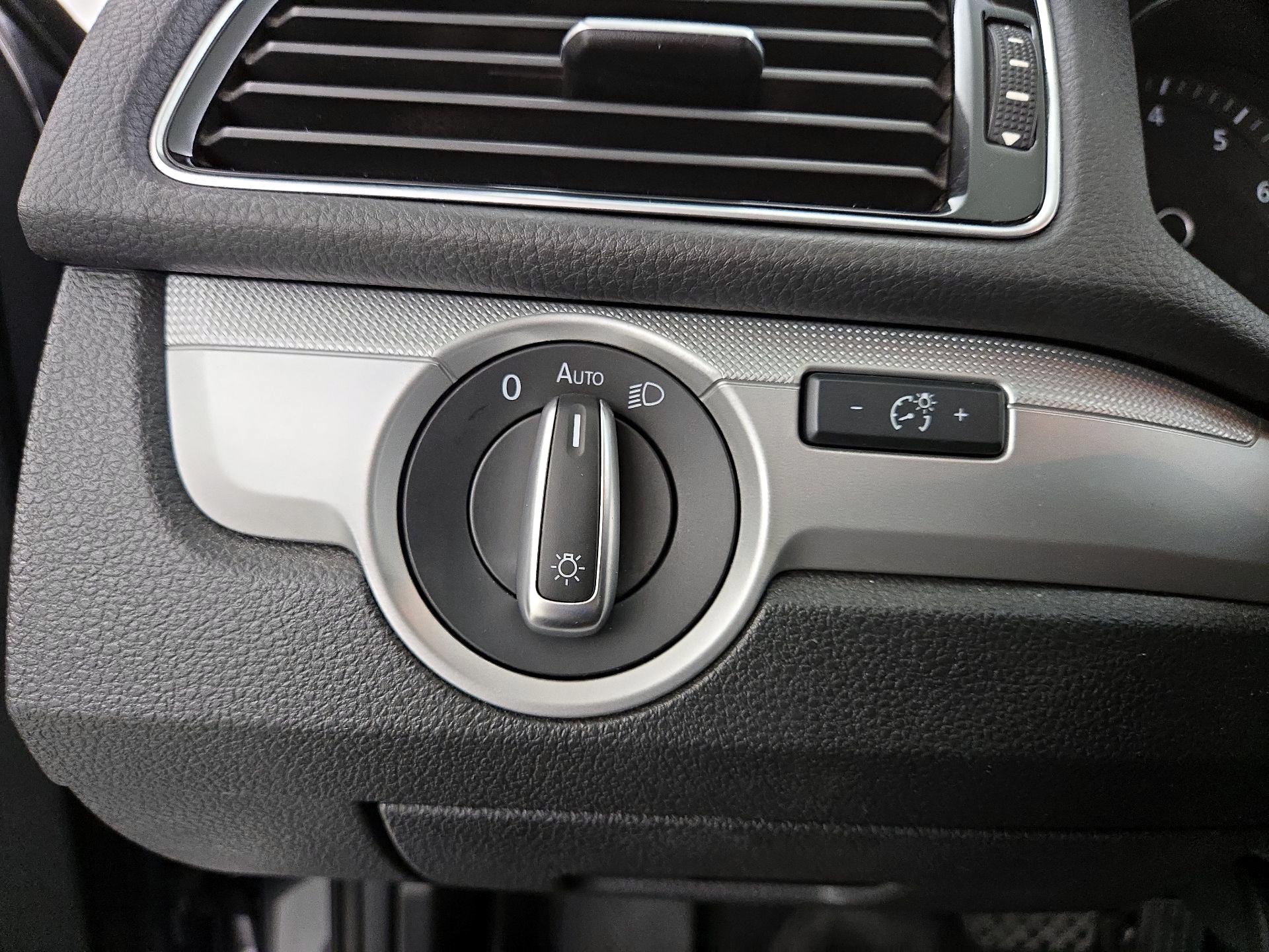 Thumbnail: 2018 Volkswagen Passat - 13