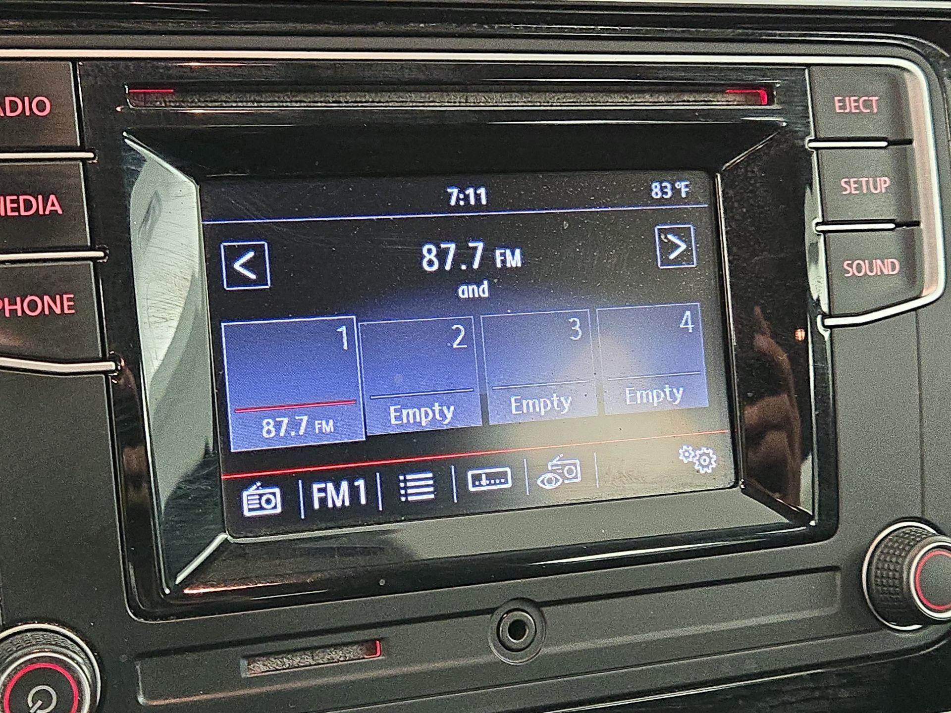 Thumbnail: 2018 Volkswagen Passat - 15