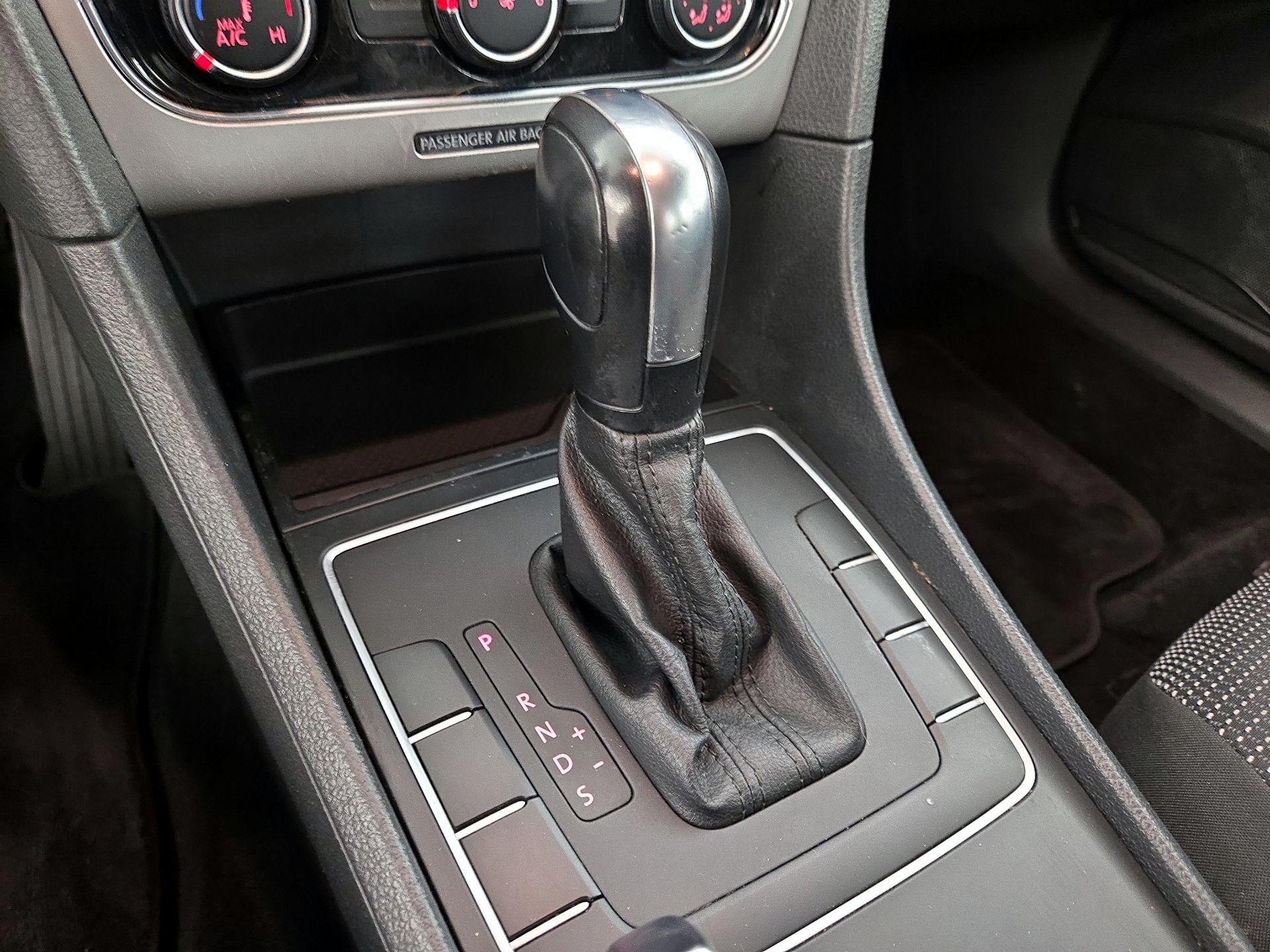 Thumbnail: 2018 Volkswagen Passat - 17