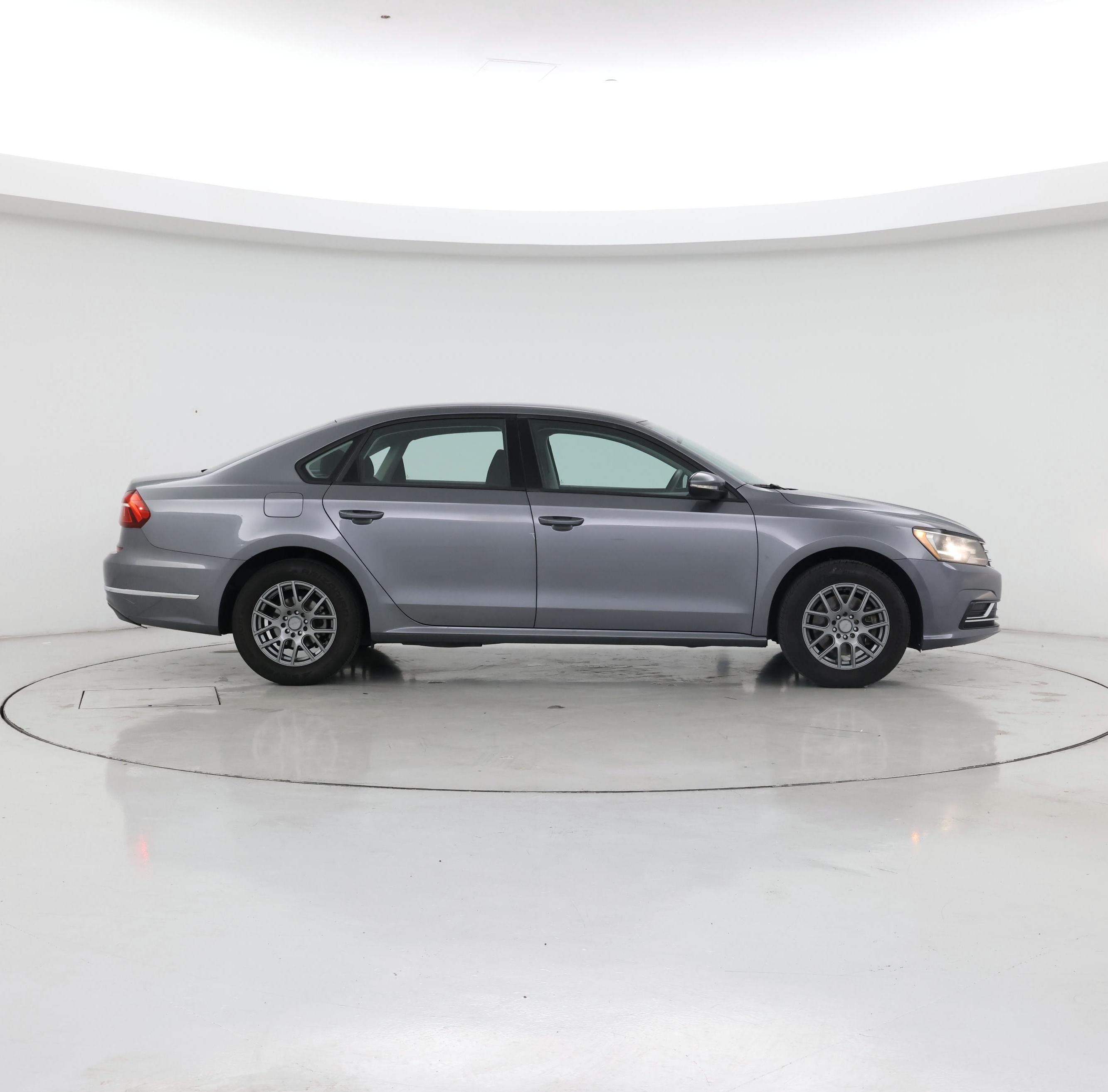 Thumbnail: 2018 Volkswagen Passat - 7