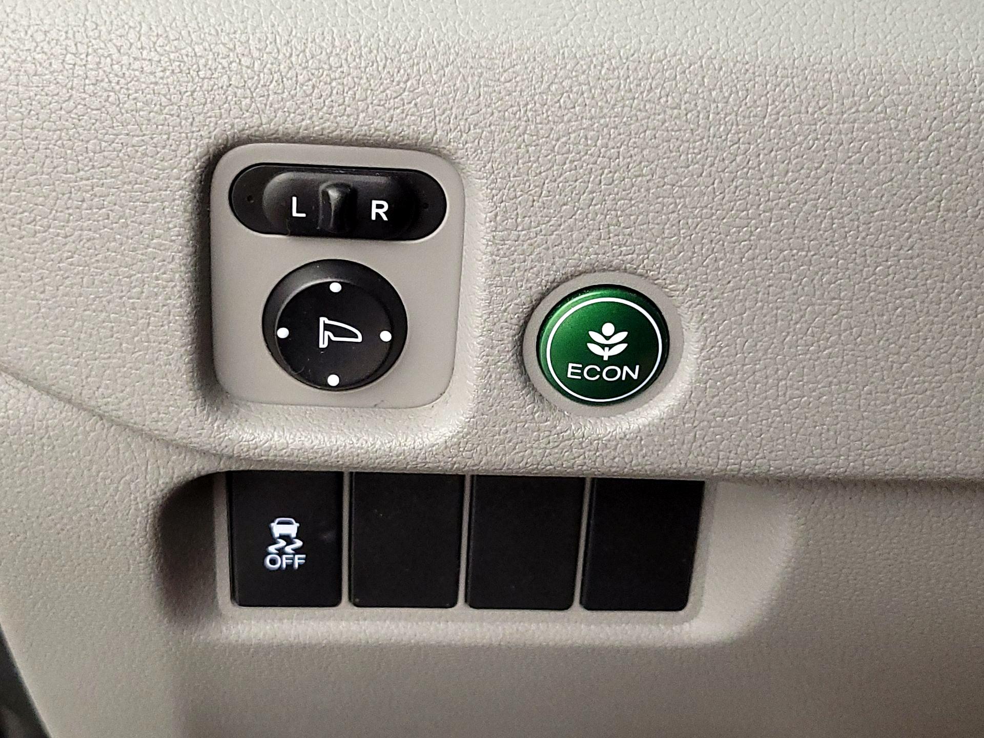 Thumbnail: 2016 Honda Pilot - 13