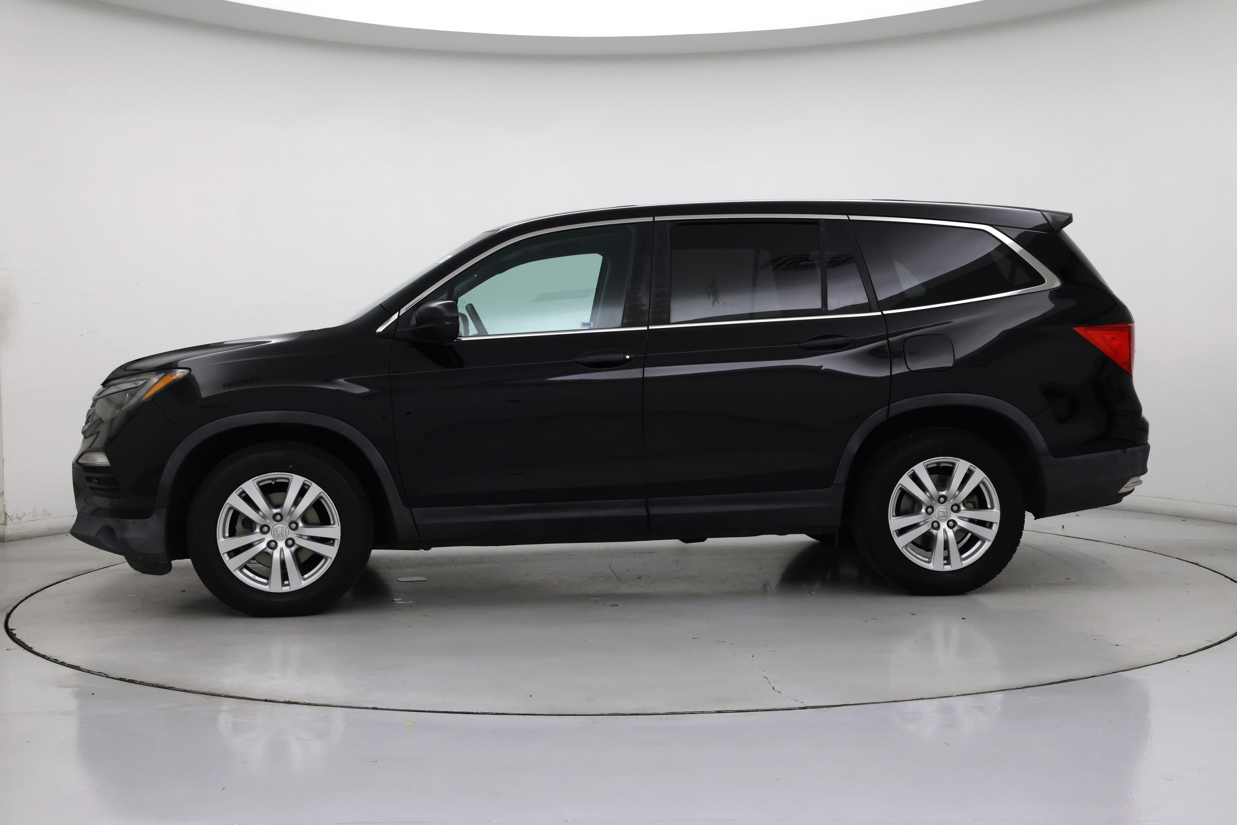 Thumbnail: 2016 Honda Pilot - 3