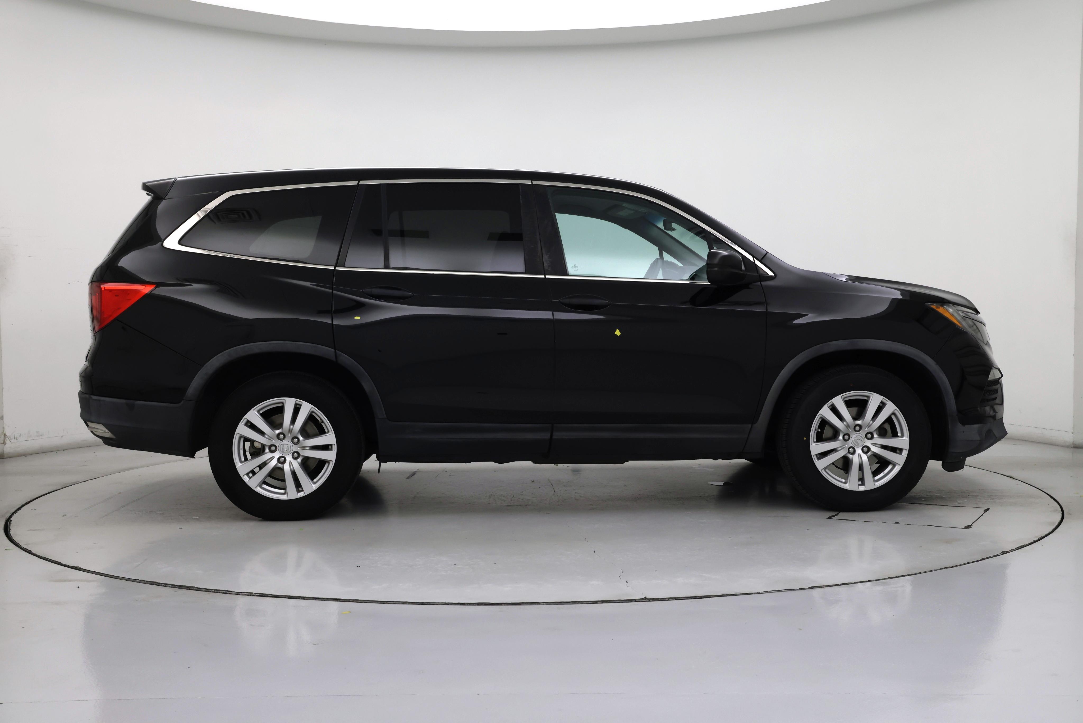 Thumbnail: 2016 Honda Pilot - 7