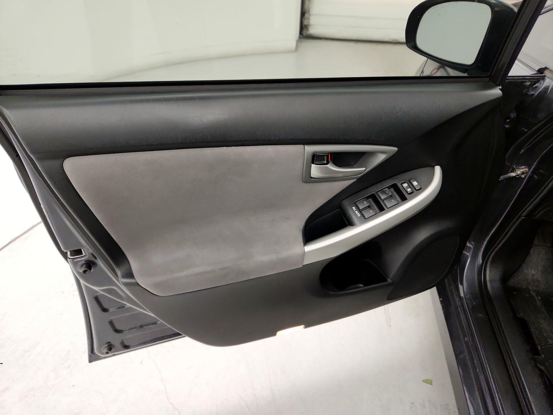 Thumbnail: 2015 Toyota Prius - 12