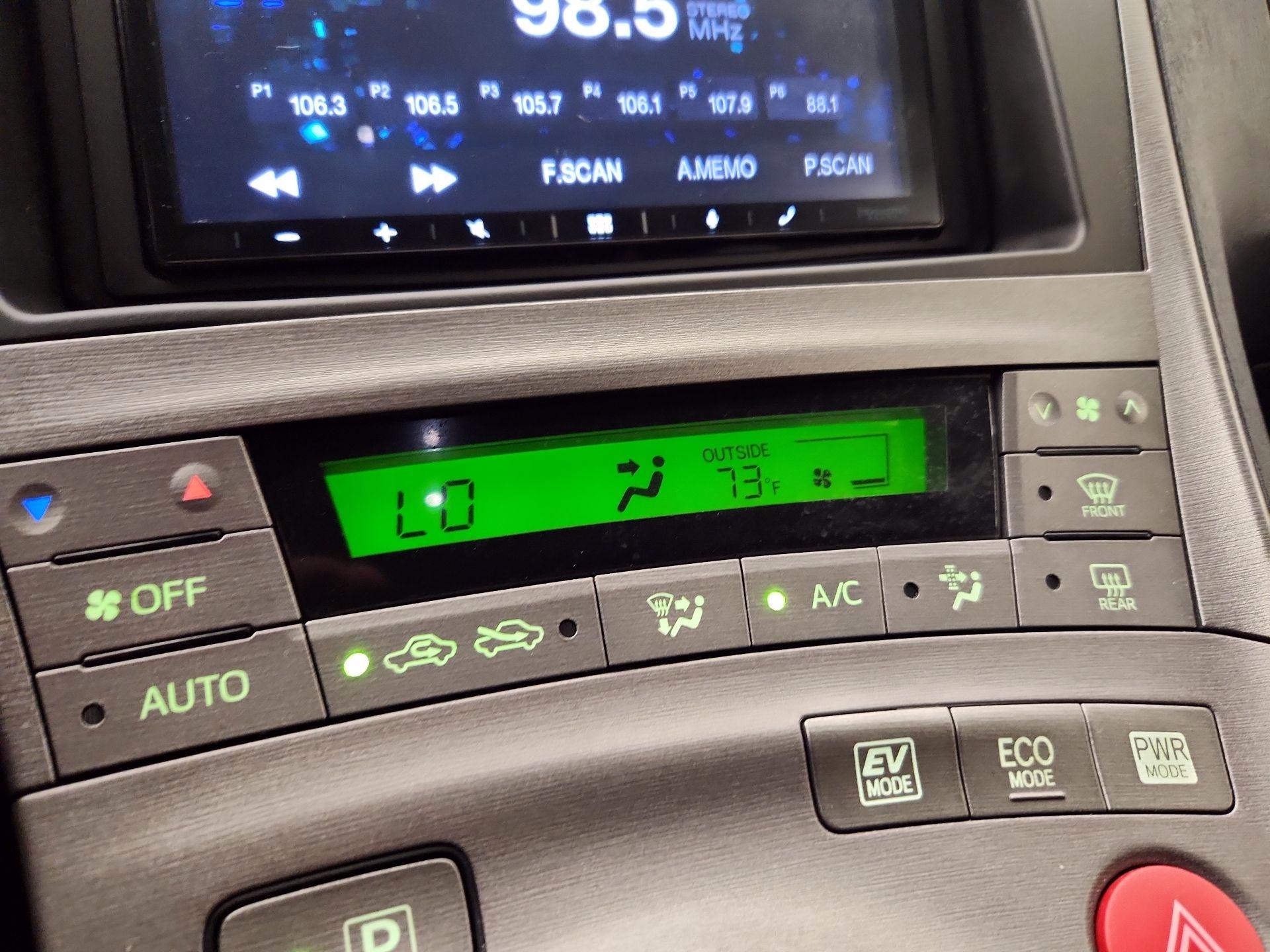 Thumbnail: 2015 Toyota Prius - 16