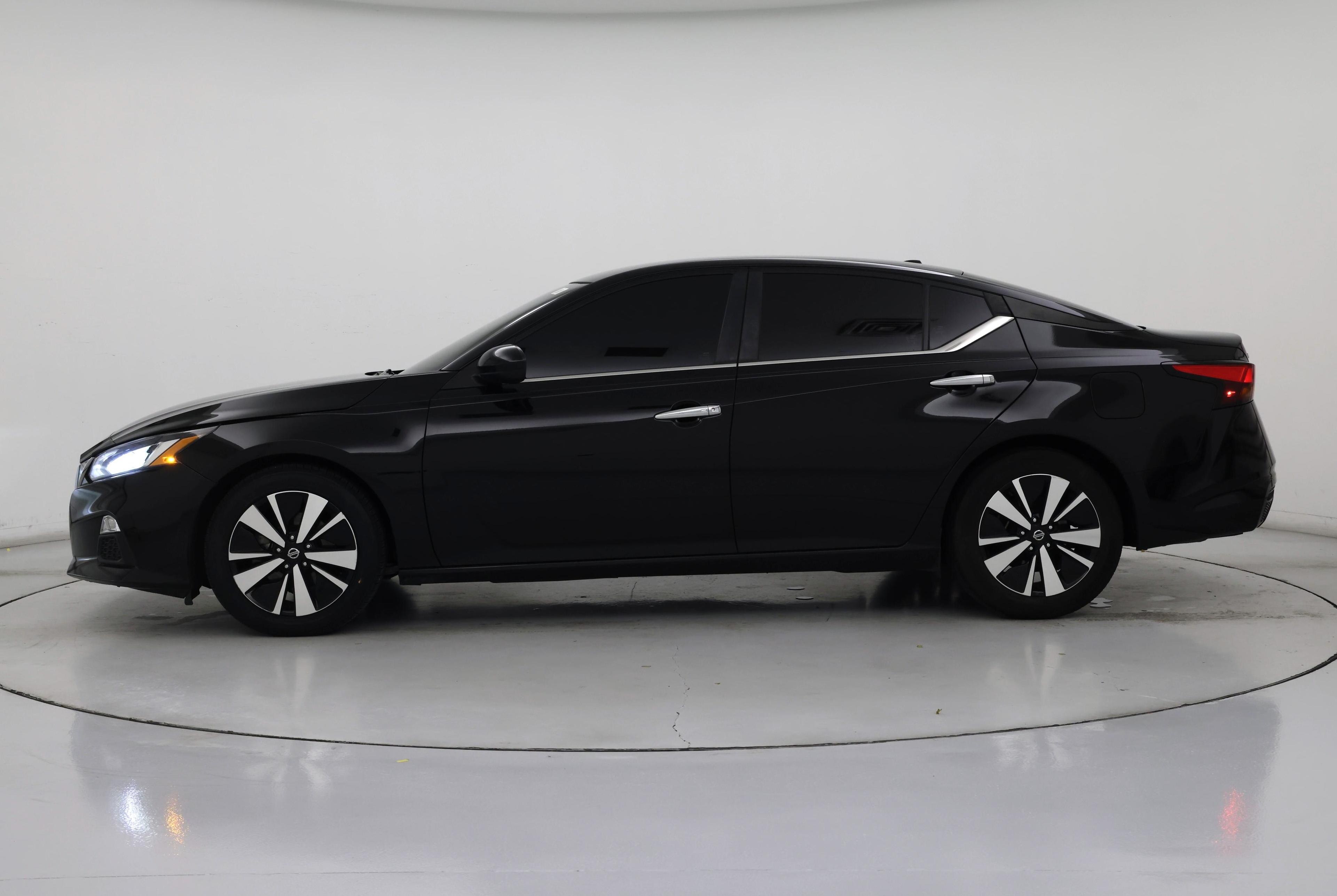 Thumbnail: 2022 Nissan Altima - 3