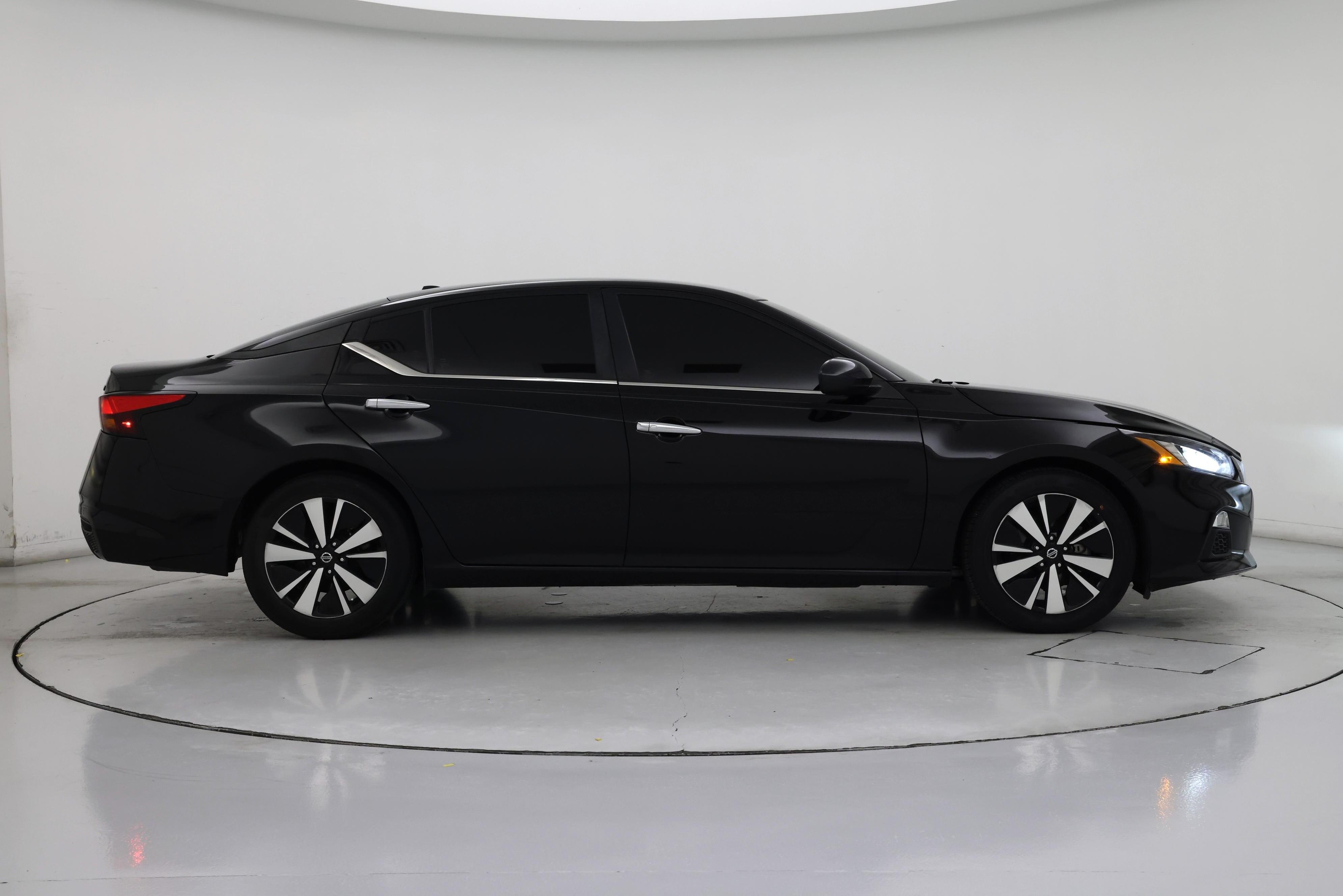 Thumbnail: 2022 Nissan Altima - 7