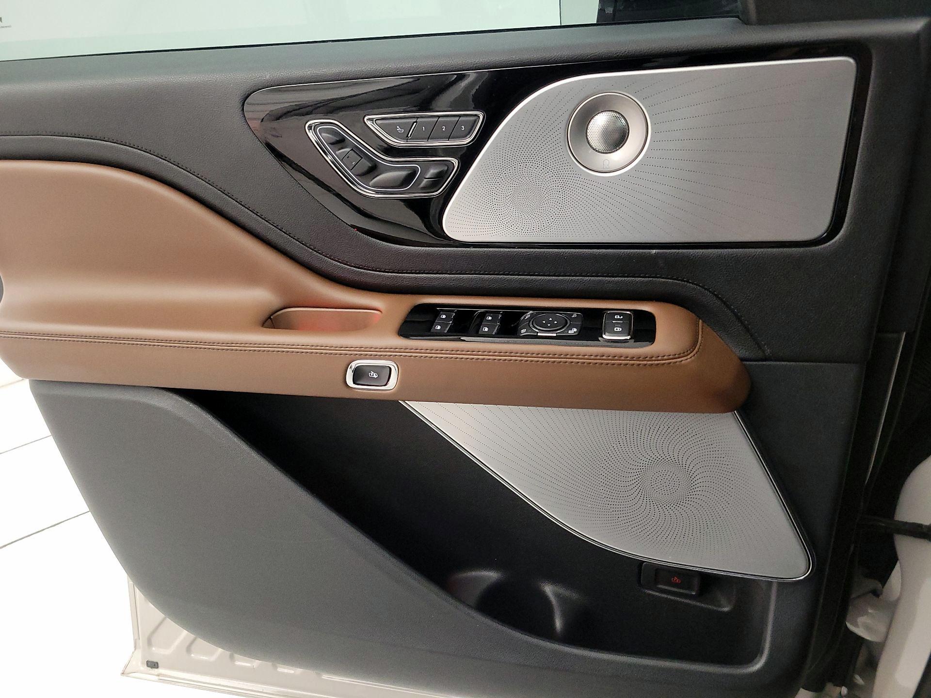 Thumbnail: 2020 Lincoln Aviator - 12