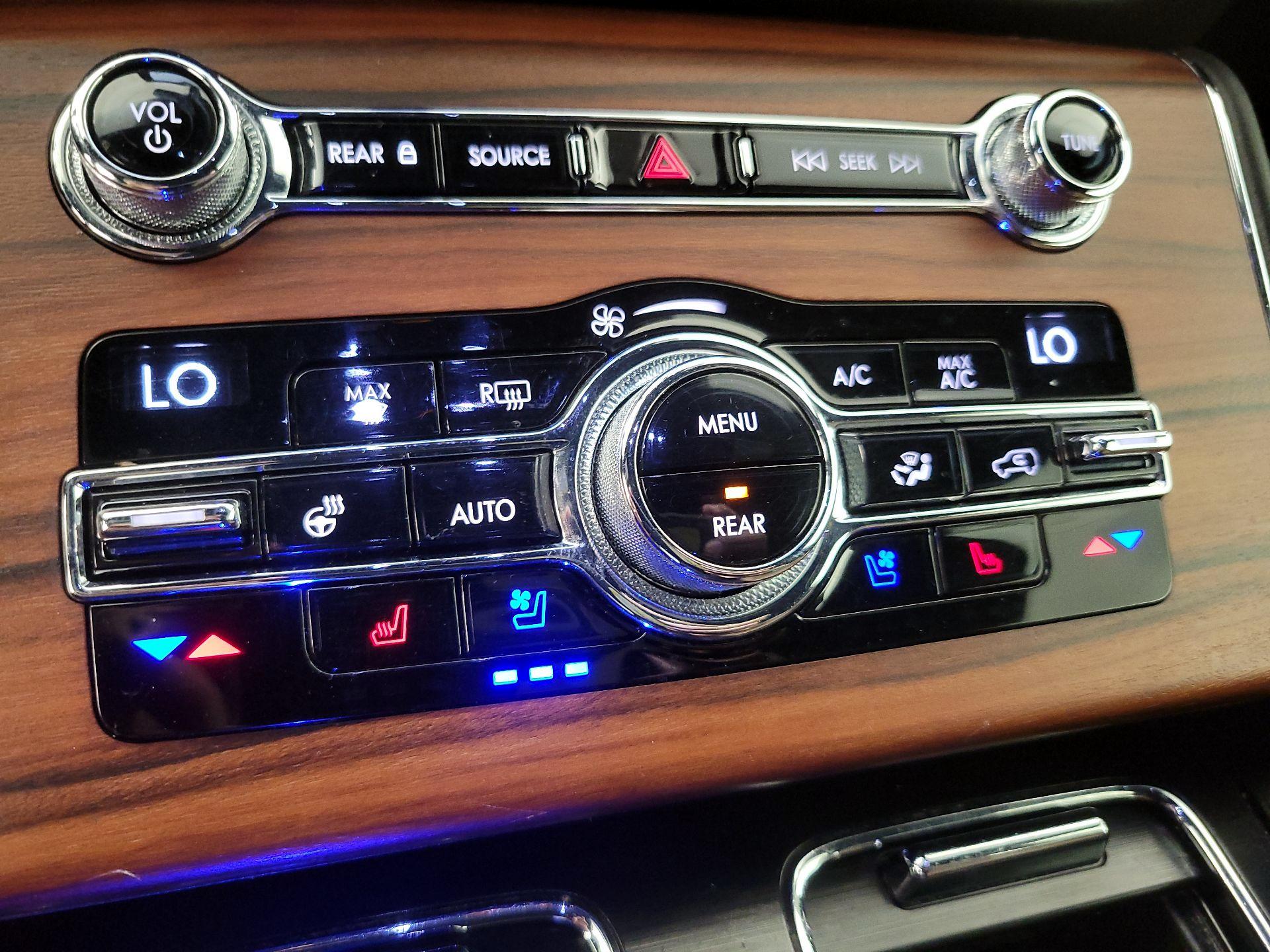 Thumbnail: 2020 Lincoln Aviator - 16