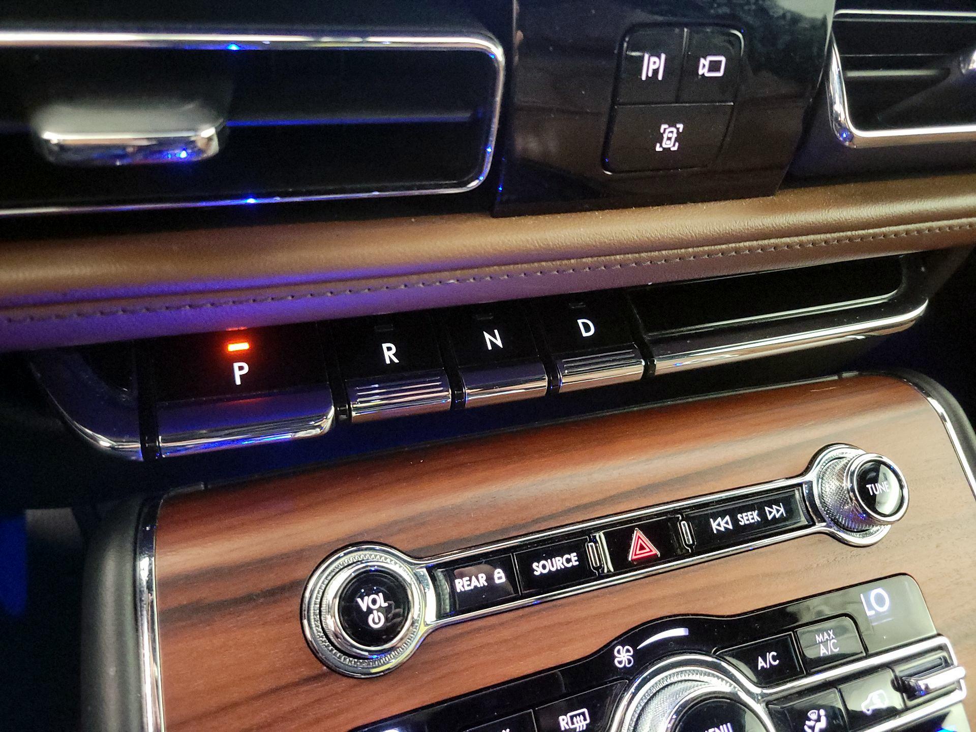 Thumbnail: 2020 Lincoln Aviator - 17