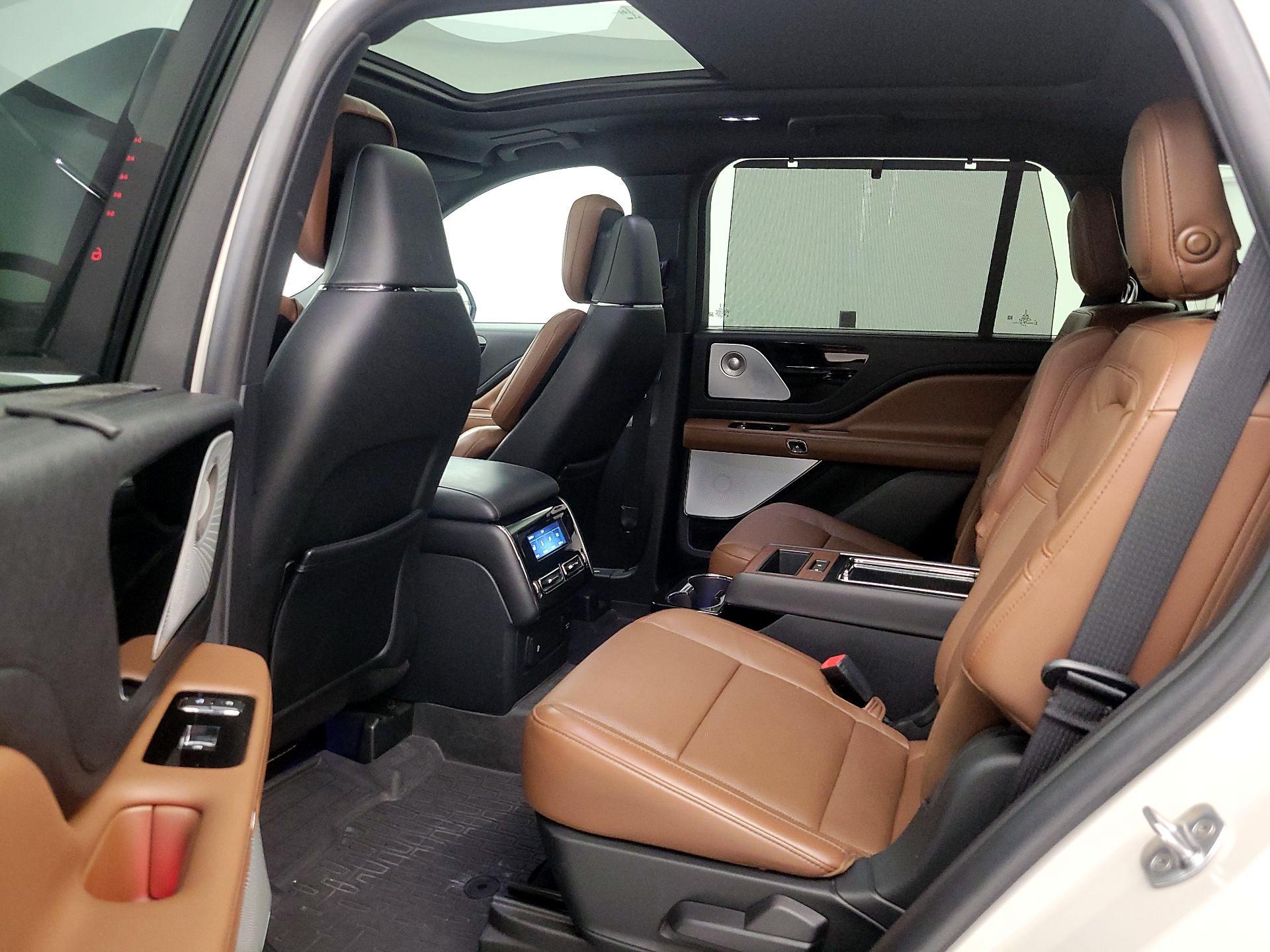 Thumbnail: 2020 Lincoln Aviator - 19