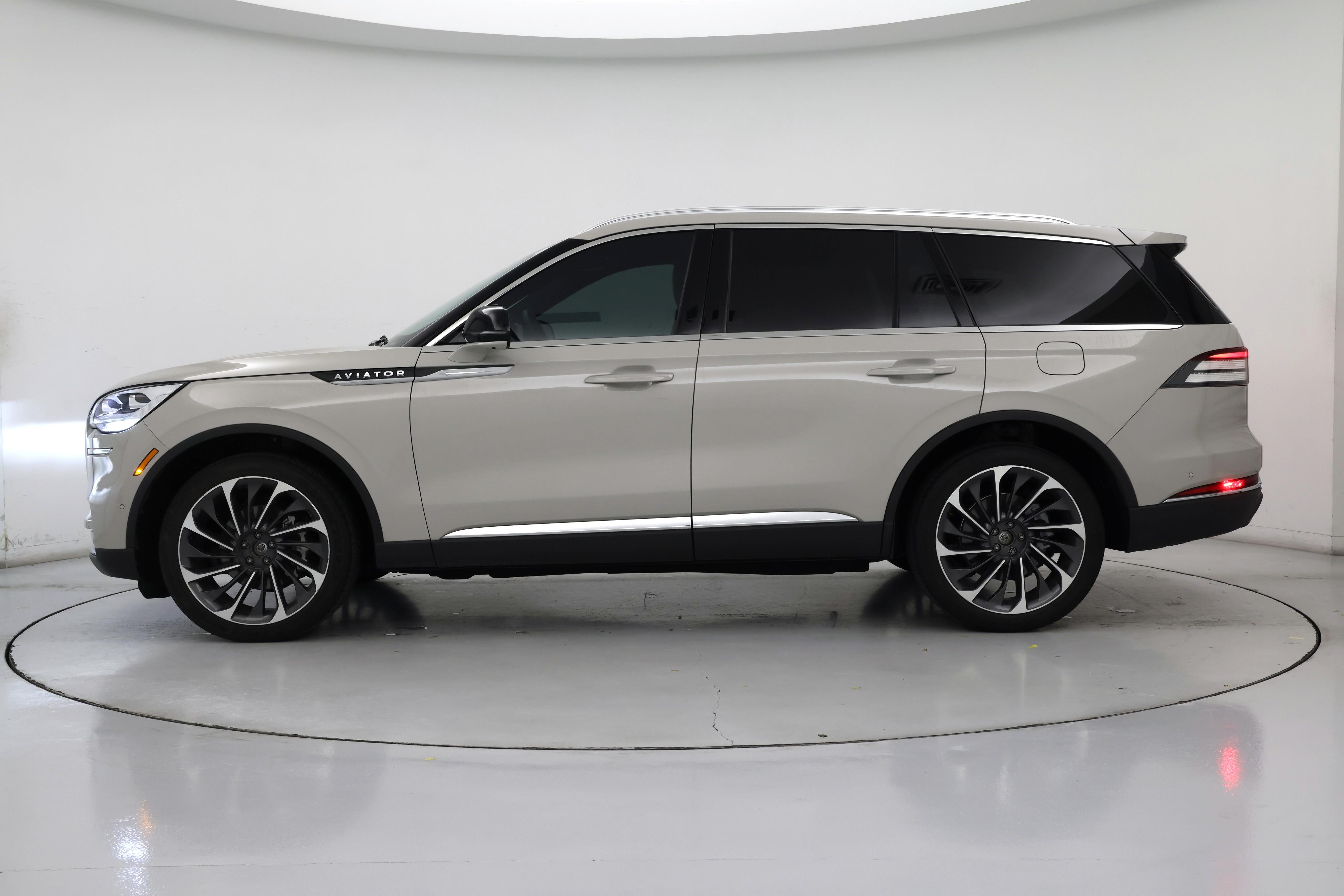 Thumbnail: 2020 Lincoln Aviator - 3