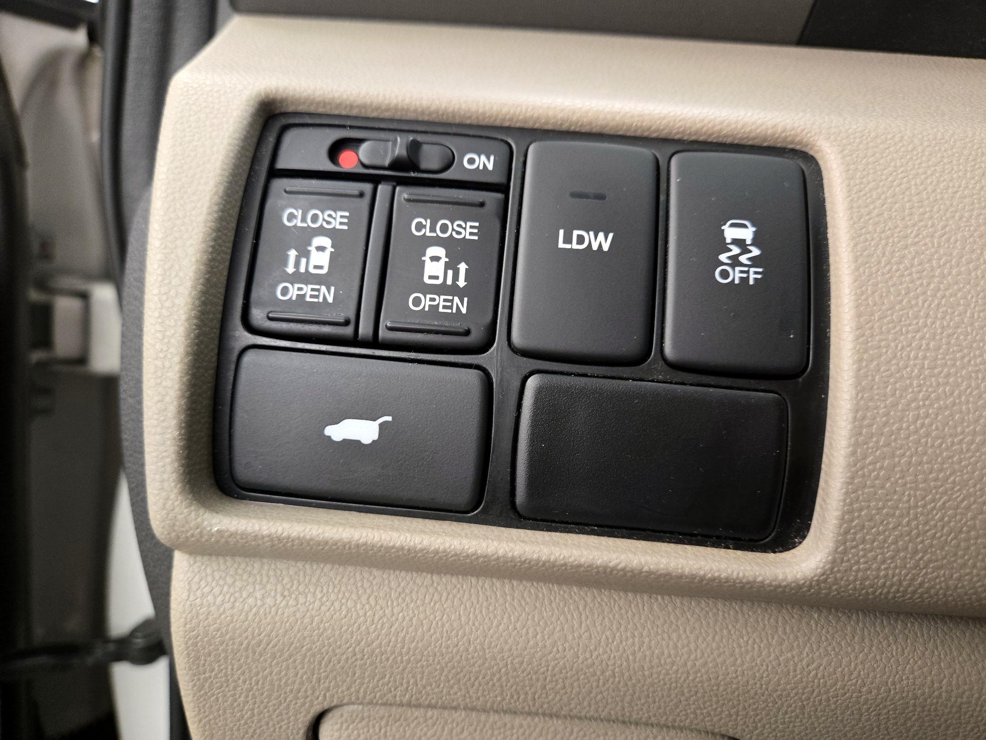 Thumbnail: 2014 Honda Odyssey - 13