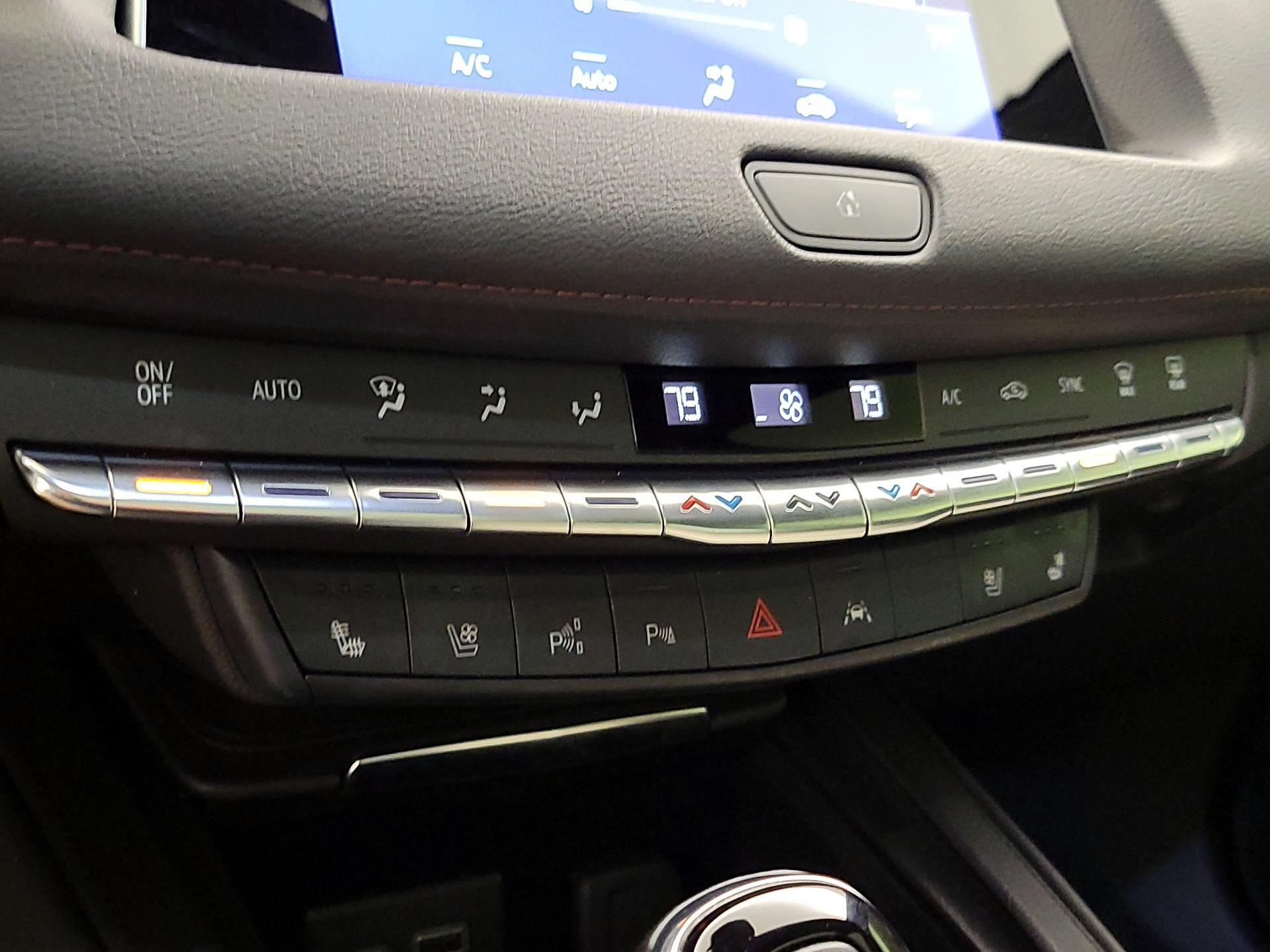 Thumbnail: 2023 Cadillac XT4 - 16