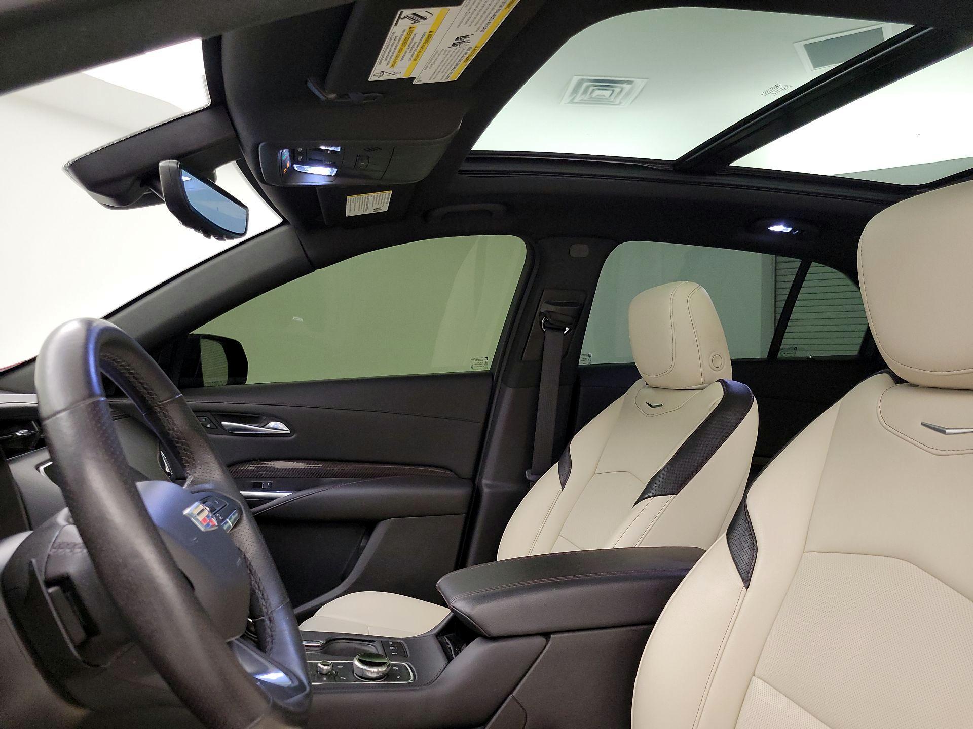 Thumbnail: 2023 Cadillac XT4 - 19