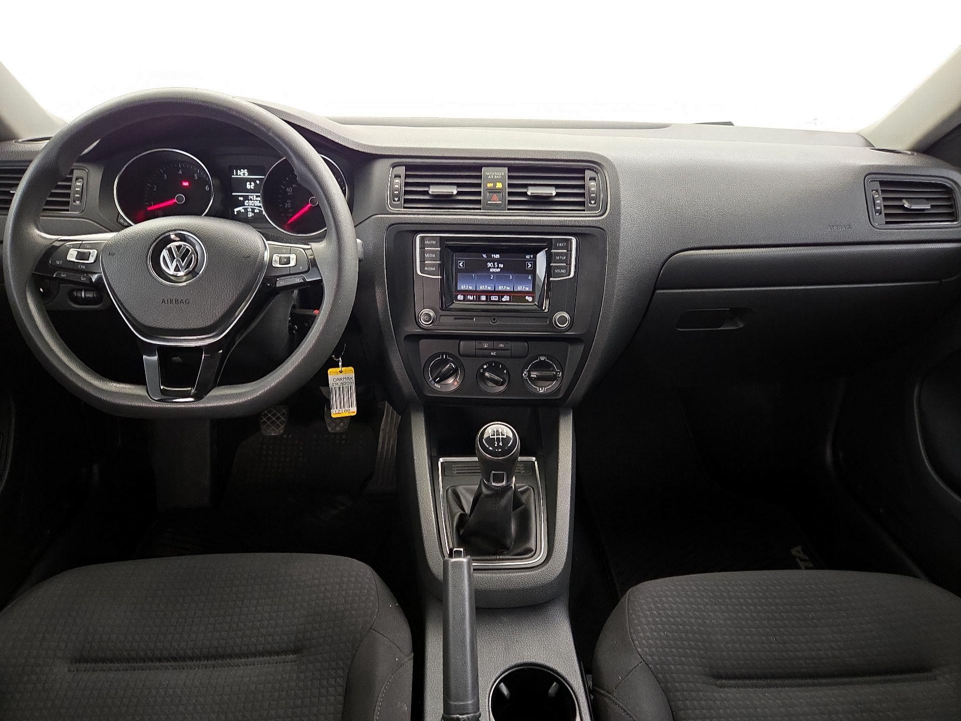 Thumbnail: 2016 Volkswagen Jetta - 9