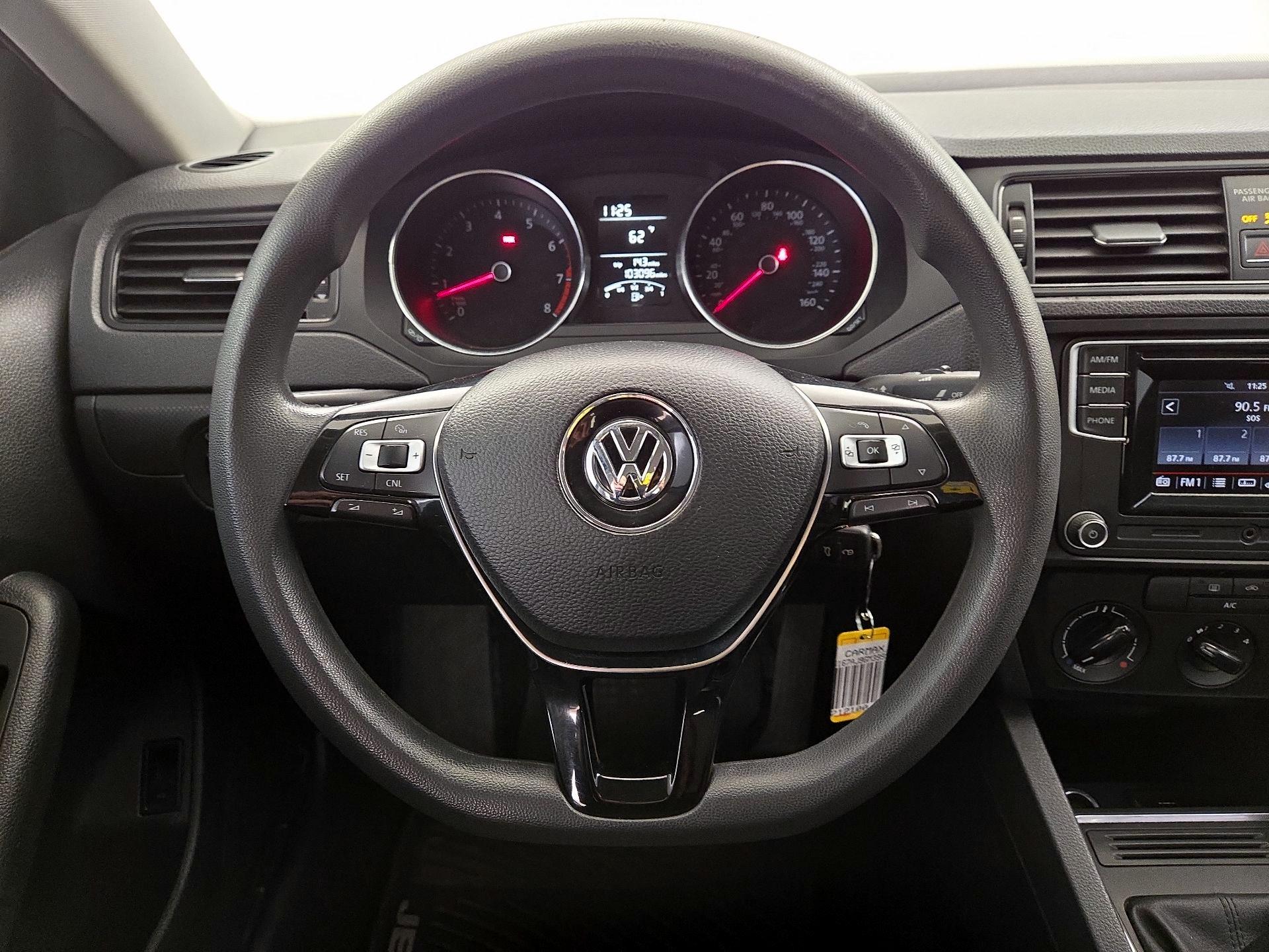 Thumbnail: 2016 Volkswagen Jetta - 10