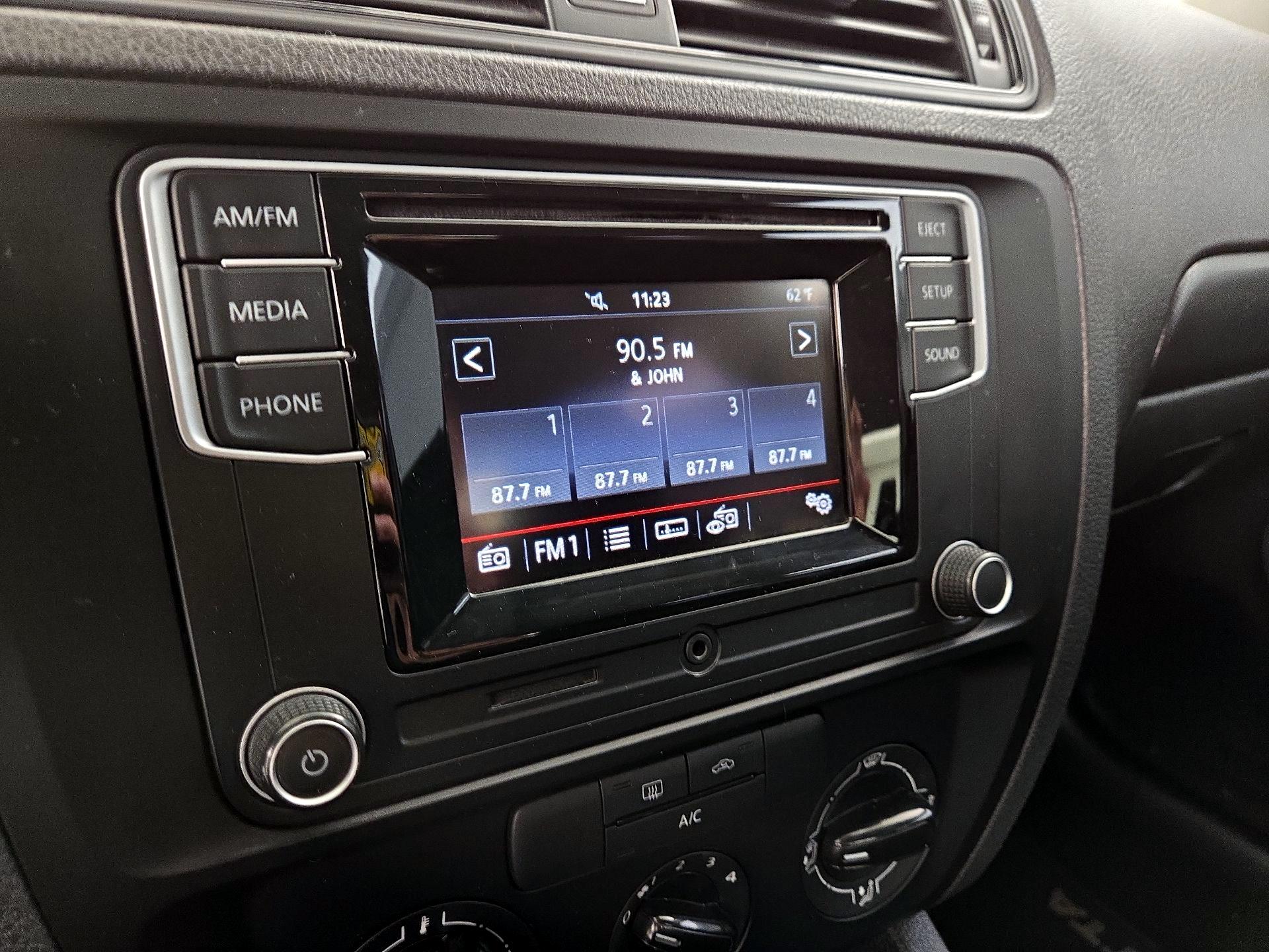 Thumbnail: 2016 Volkswagen Jetta - 14