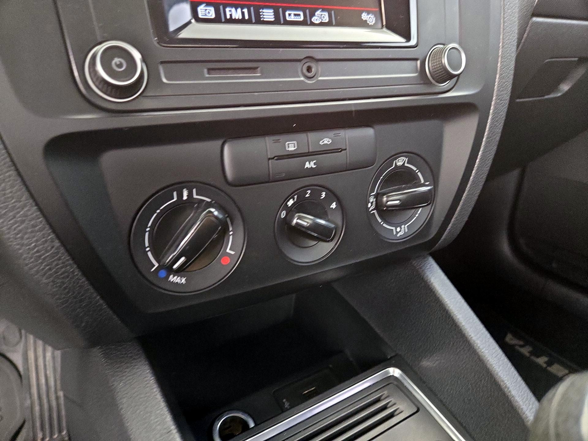 Thumbnail: 2016 Volkswagen Jetta - 15