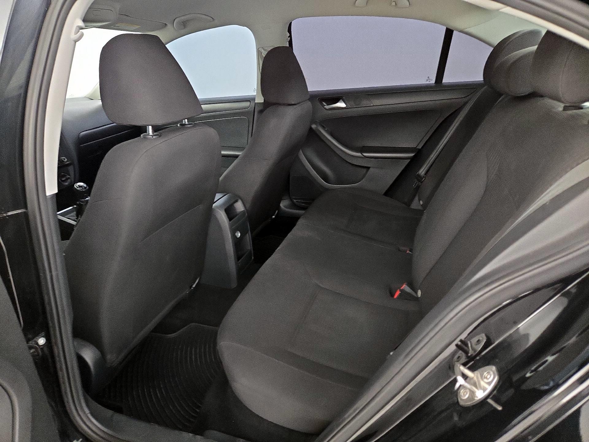 Thumbnail: 2016 Volkswagen Jetta - 18