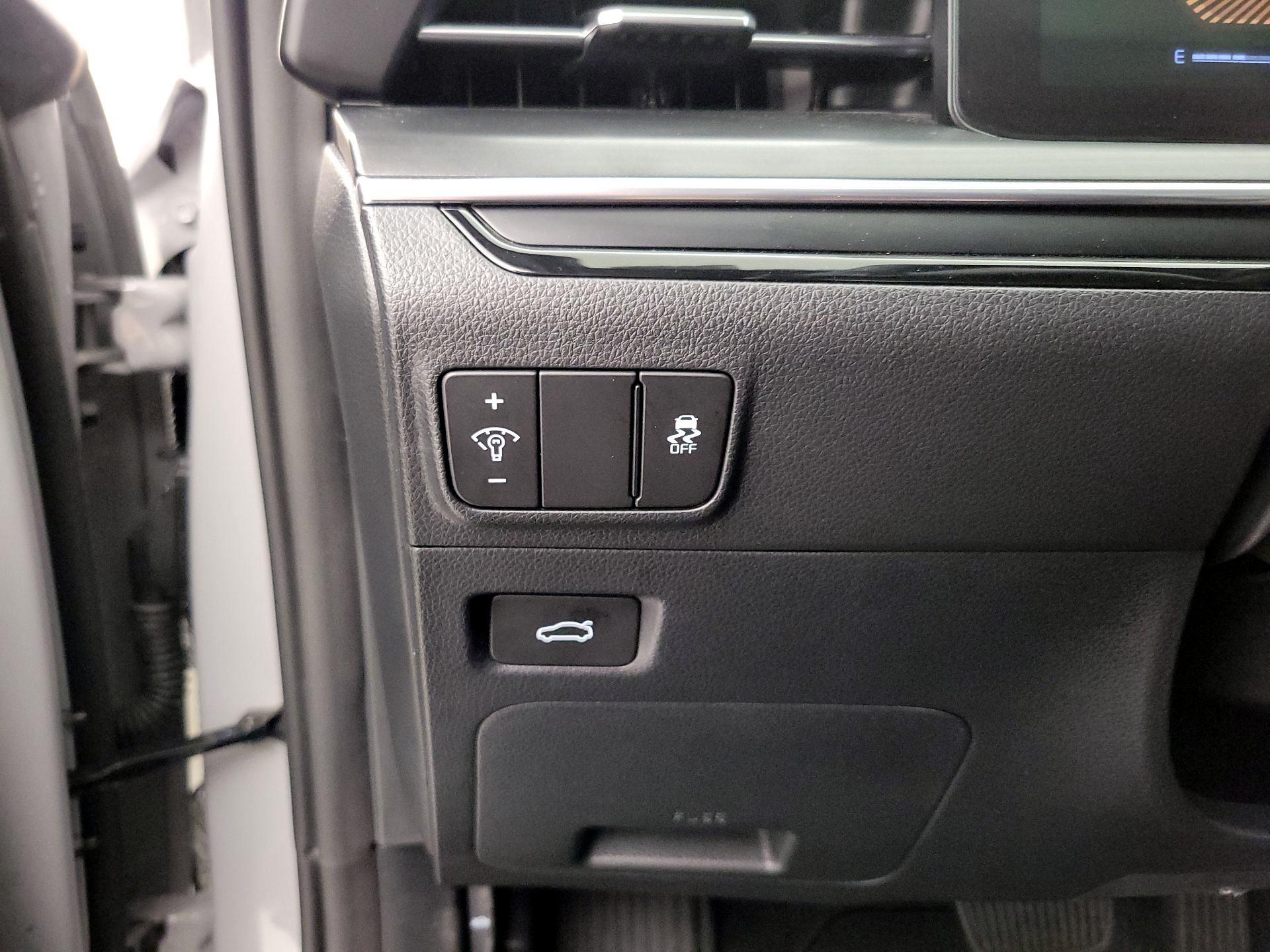 Thumbnail: 2025 Kia K5 - 13