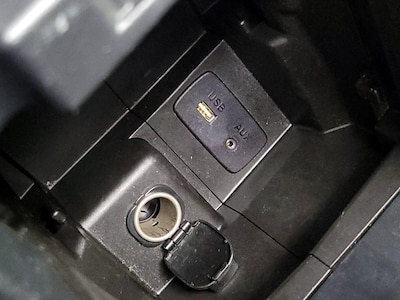 USB/AUX Ports