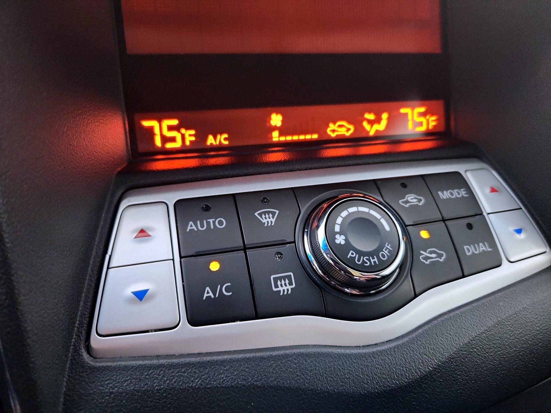 Thumbnail: 2014 Nissan Maxima - 15