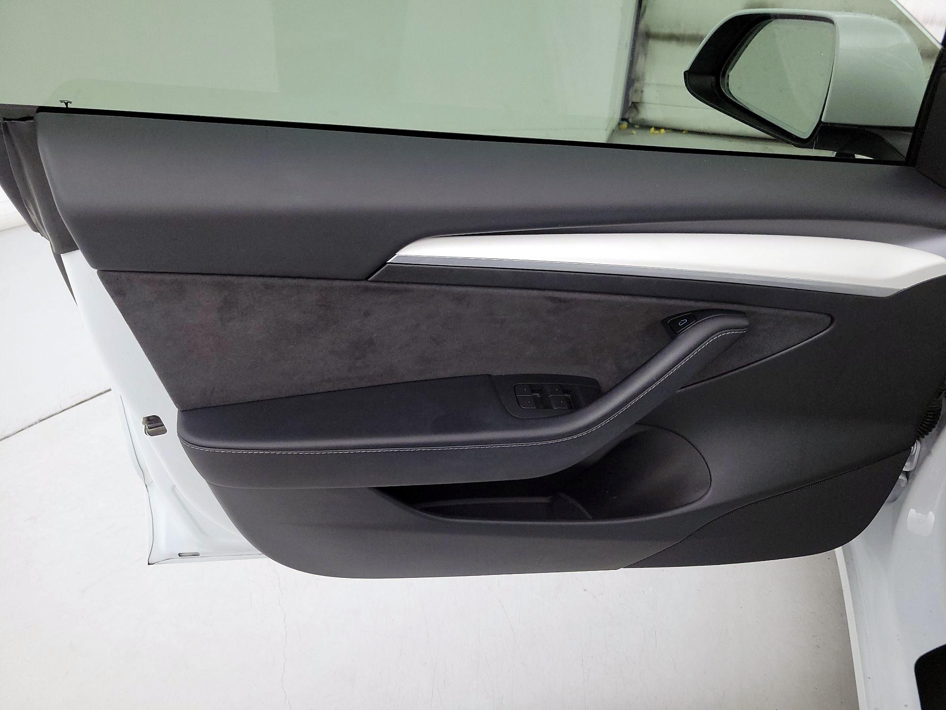 Thumbnail: 2023 Tesla Model 3 - 12