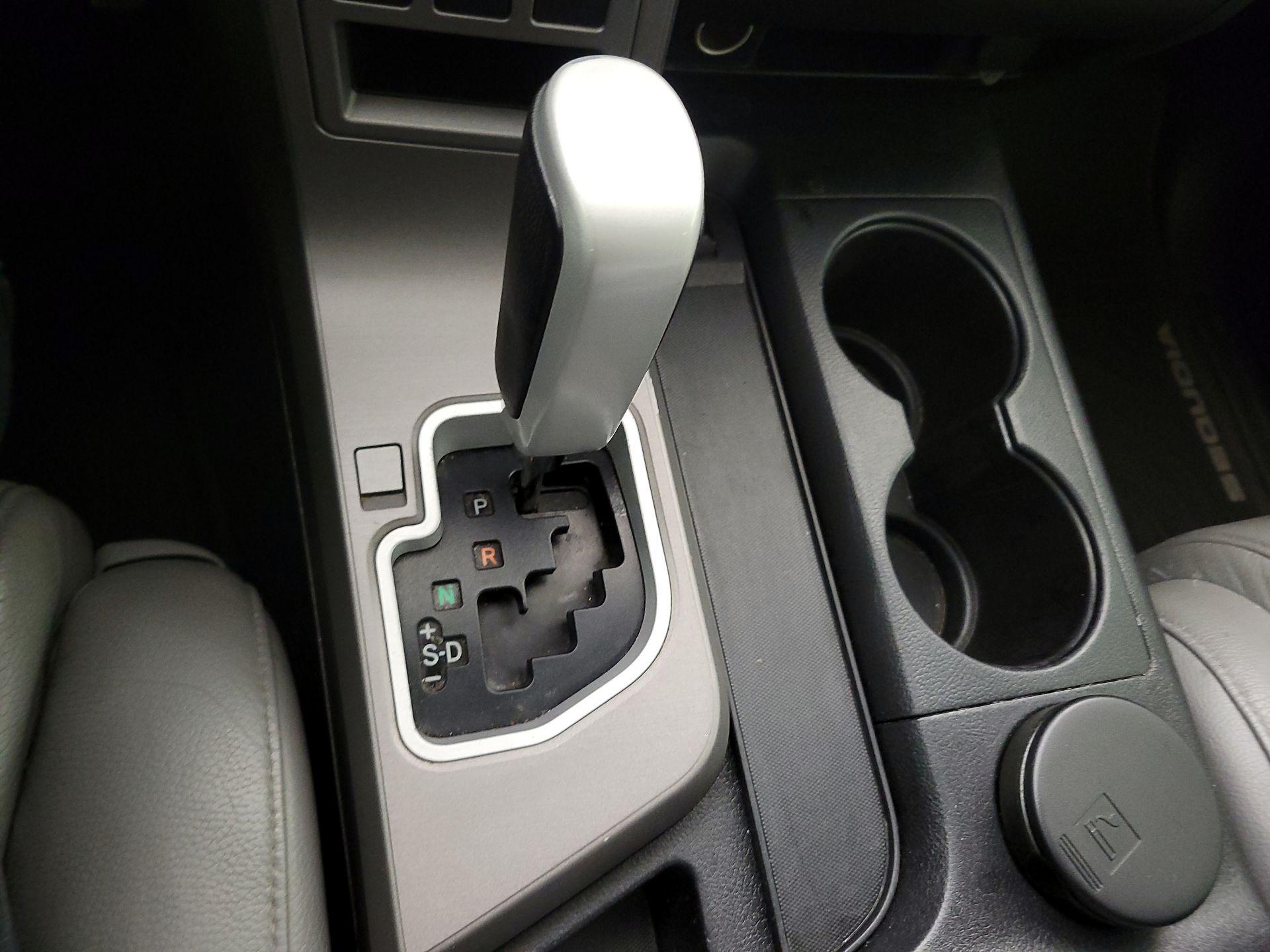 Thumbnail: 2014 Toyota Sequoia - 17