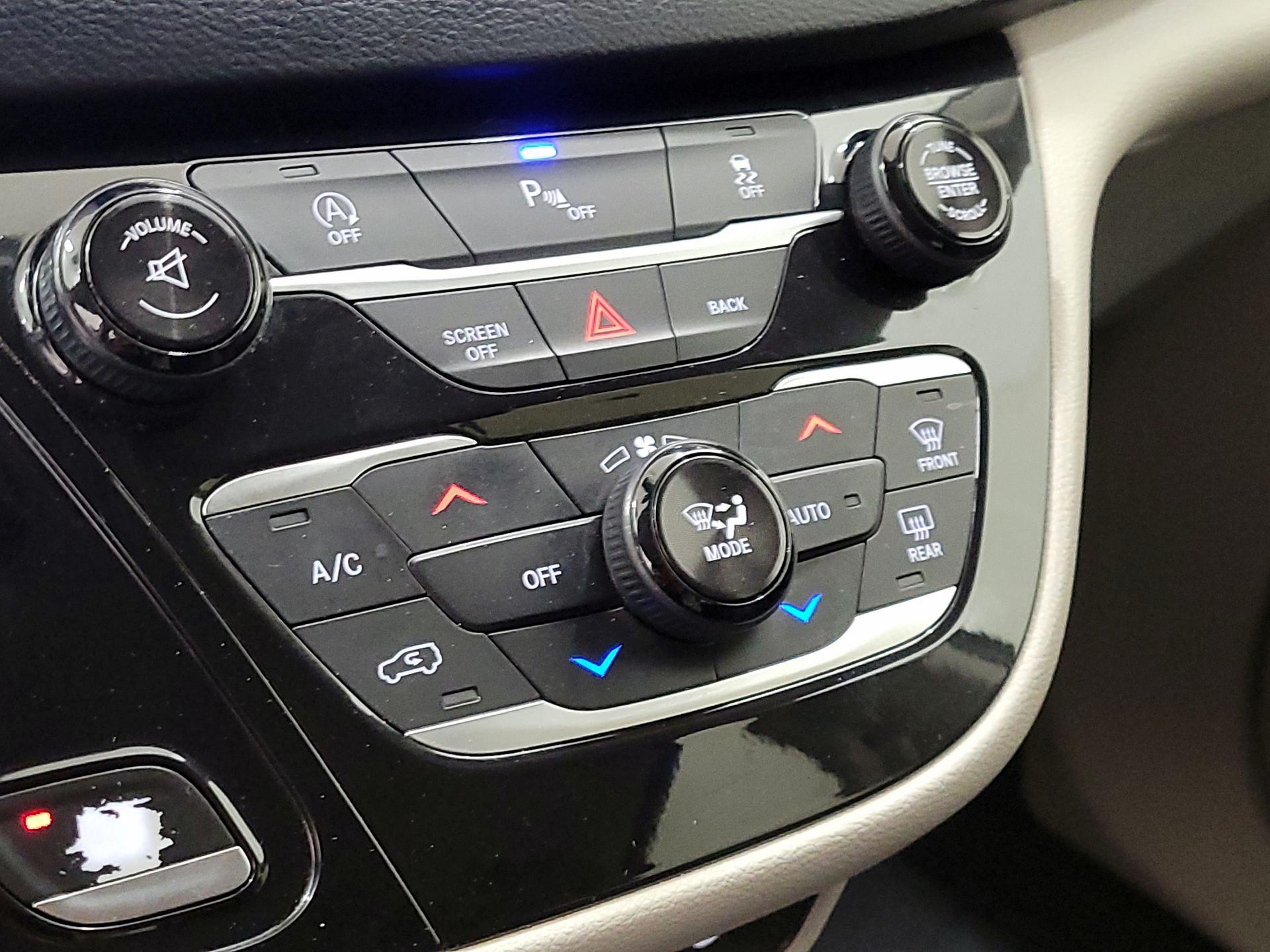 Thumbnail: 2017 Chrysler Pacifica - 16