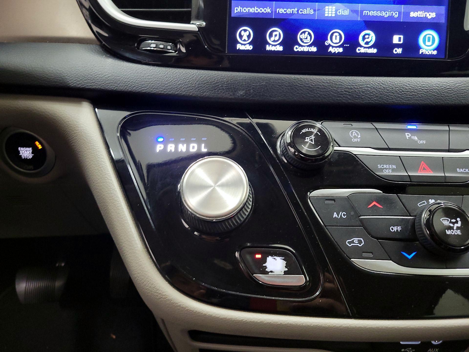 Thumbnail: 2017 Chrysler Pacifica - 17