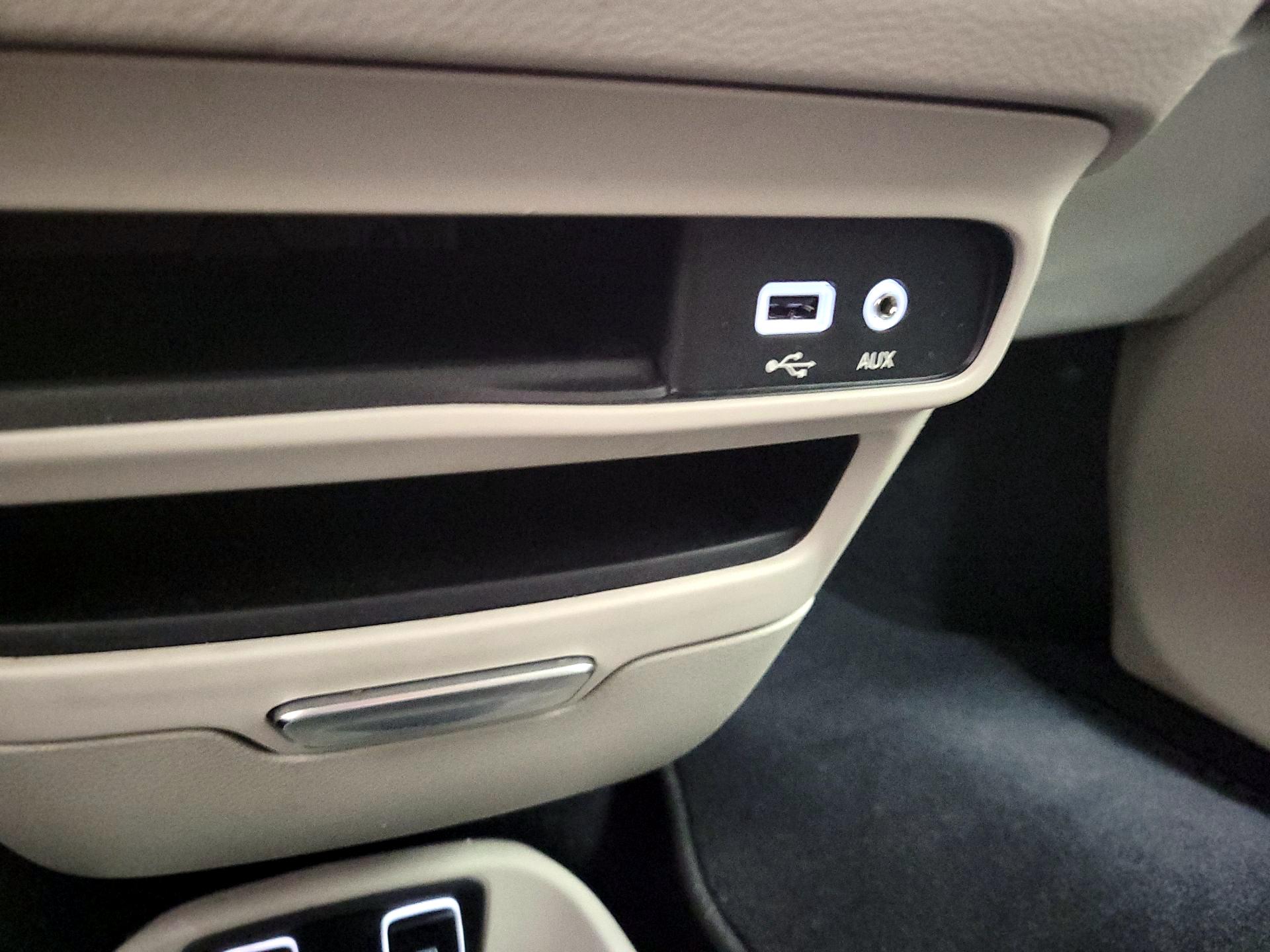 Thumbnail: 2017 Chrysler Pacifica - 18